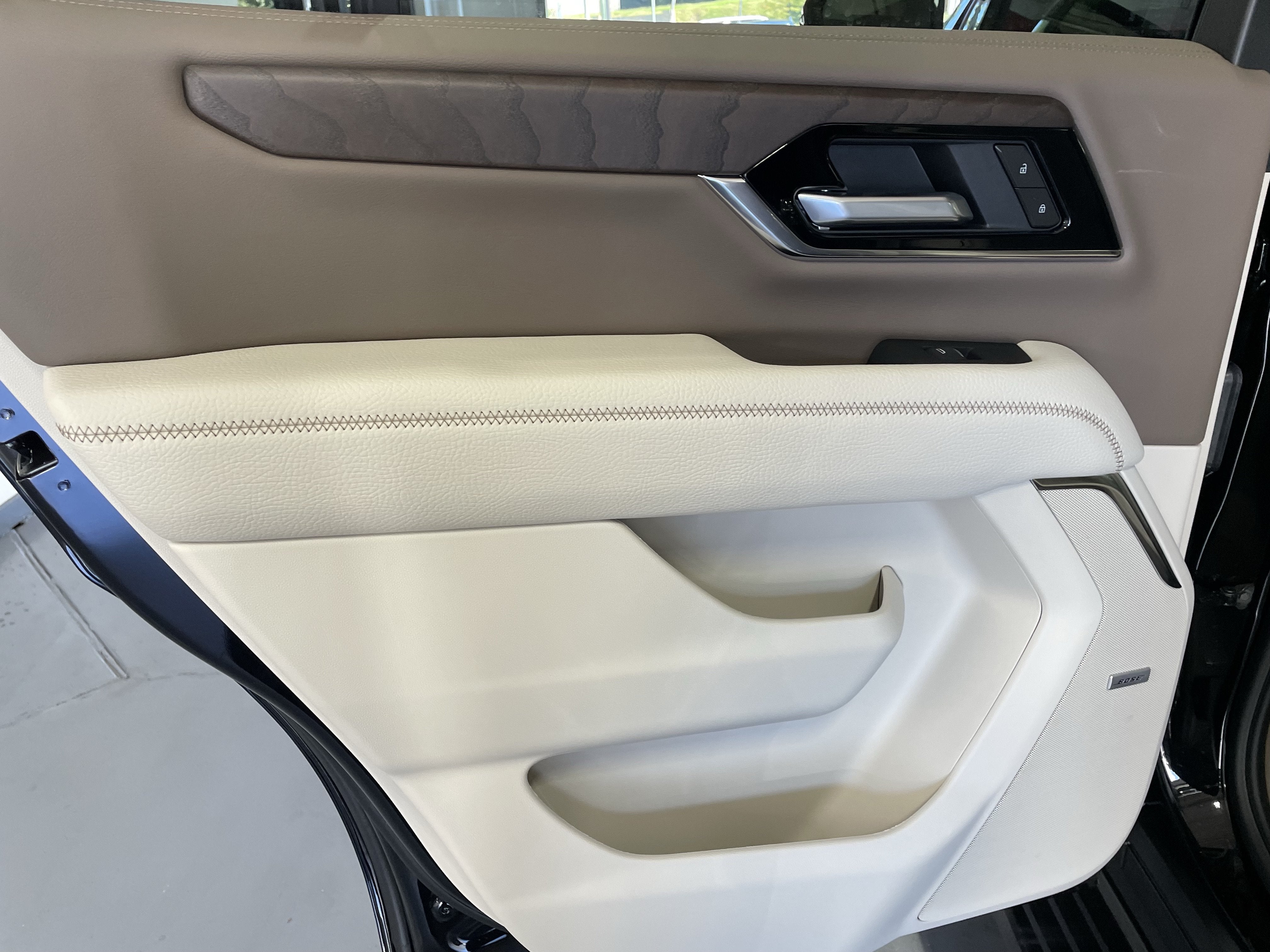 2027 GMC Yukon Denali - Photo 12