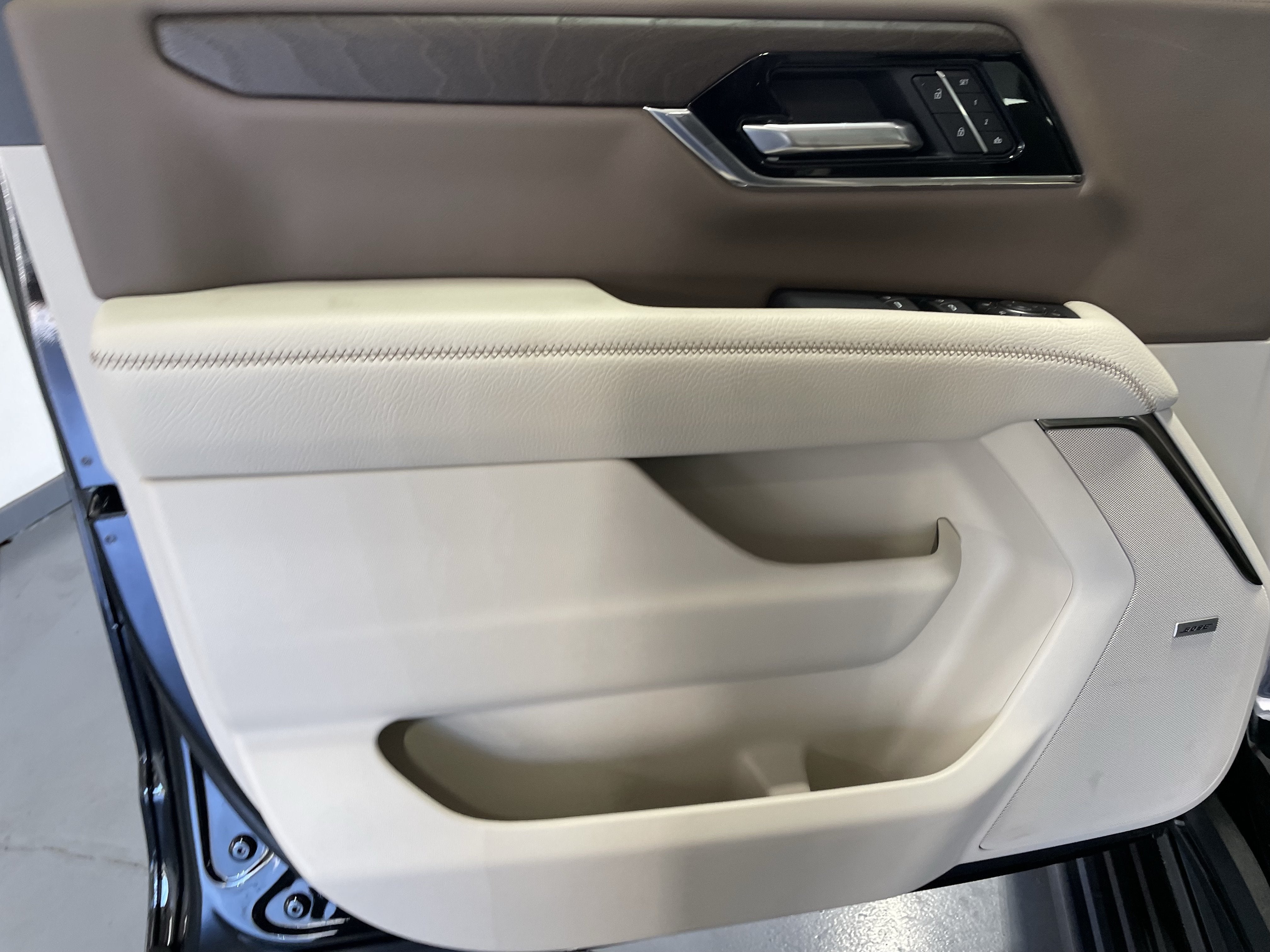 2027 GMC Yukon Denali - Photo 15