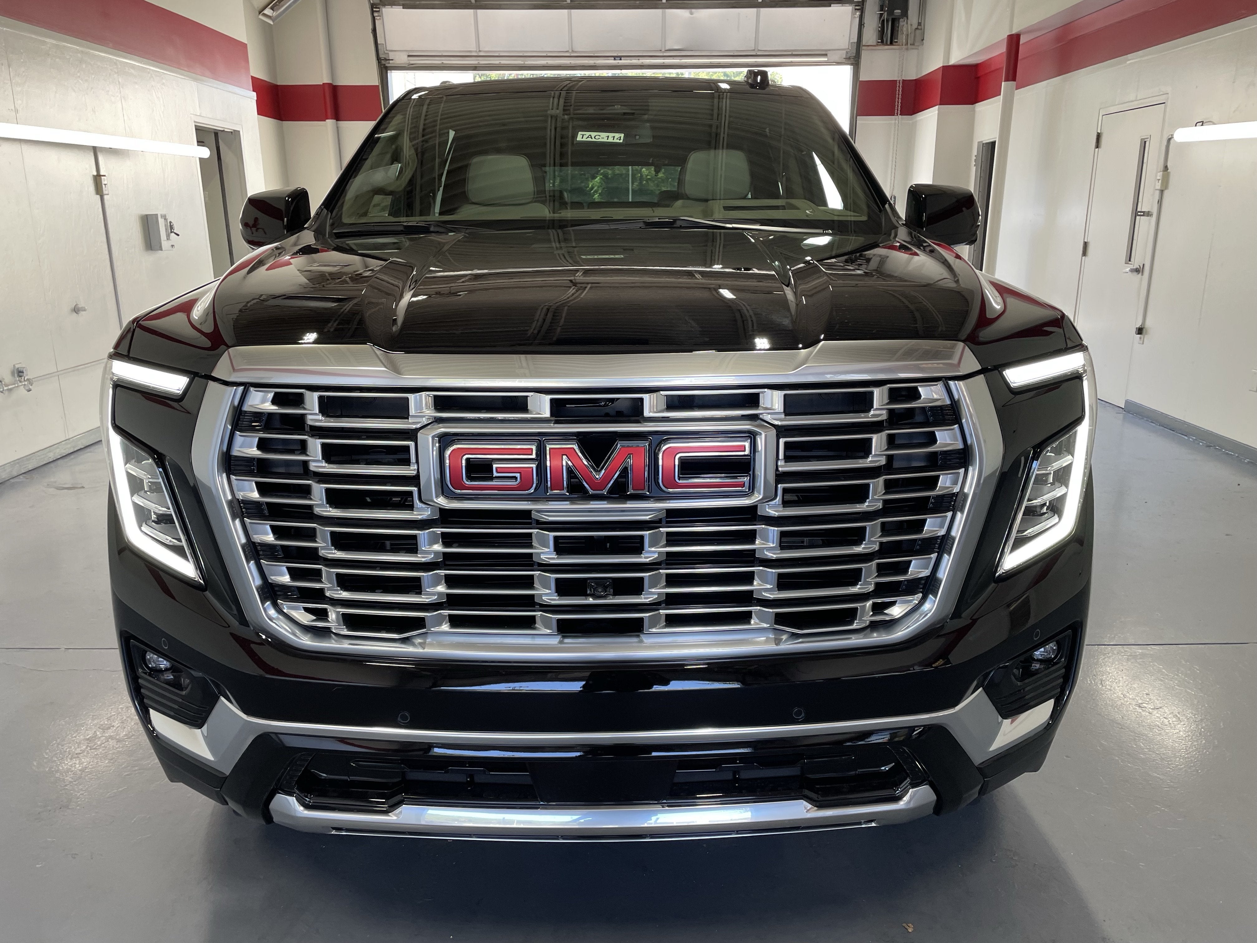 2027 GMC Yukon Denali - Photo 2