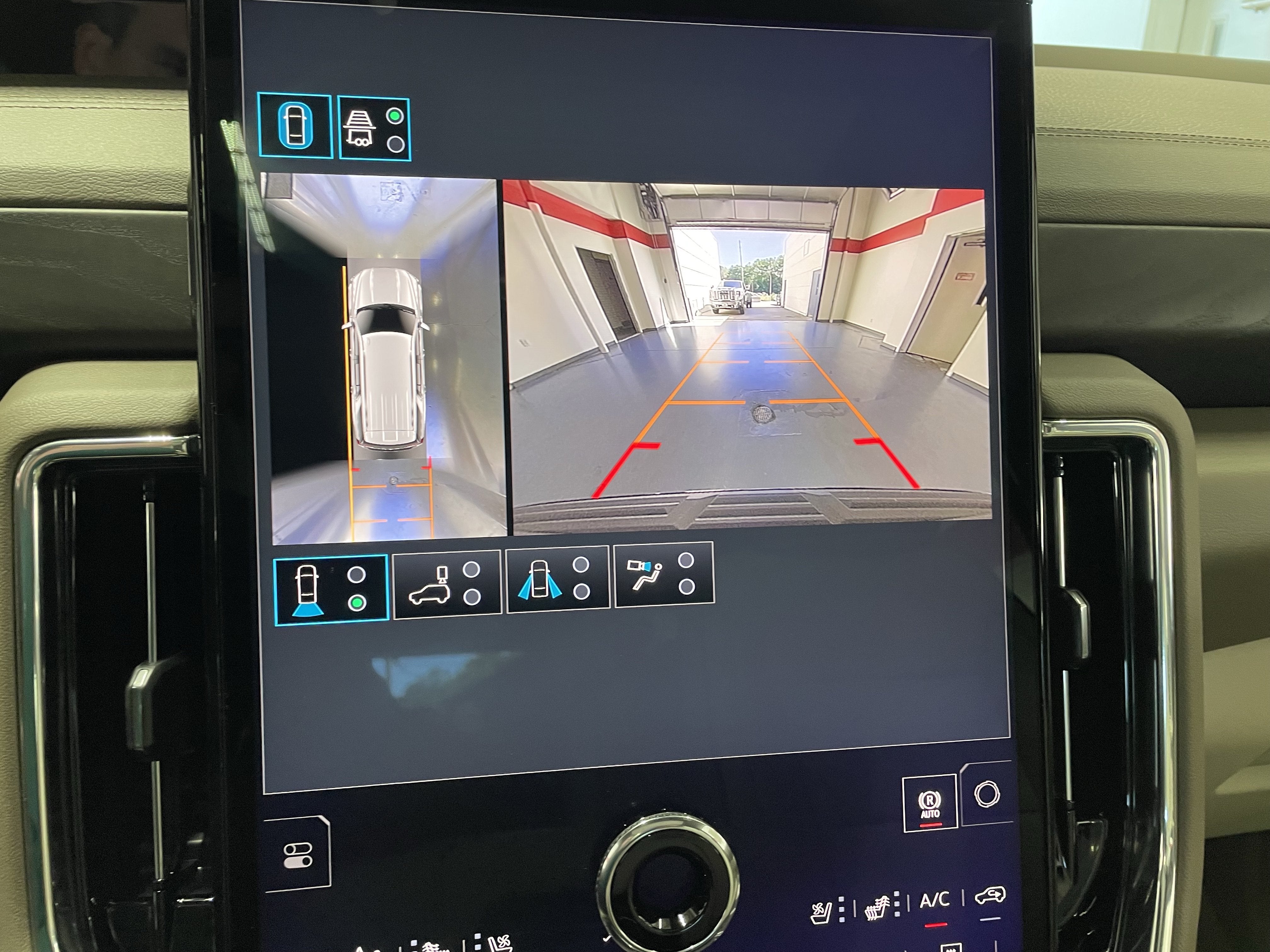 2027 GMC Yukon Denali - Photo 21