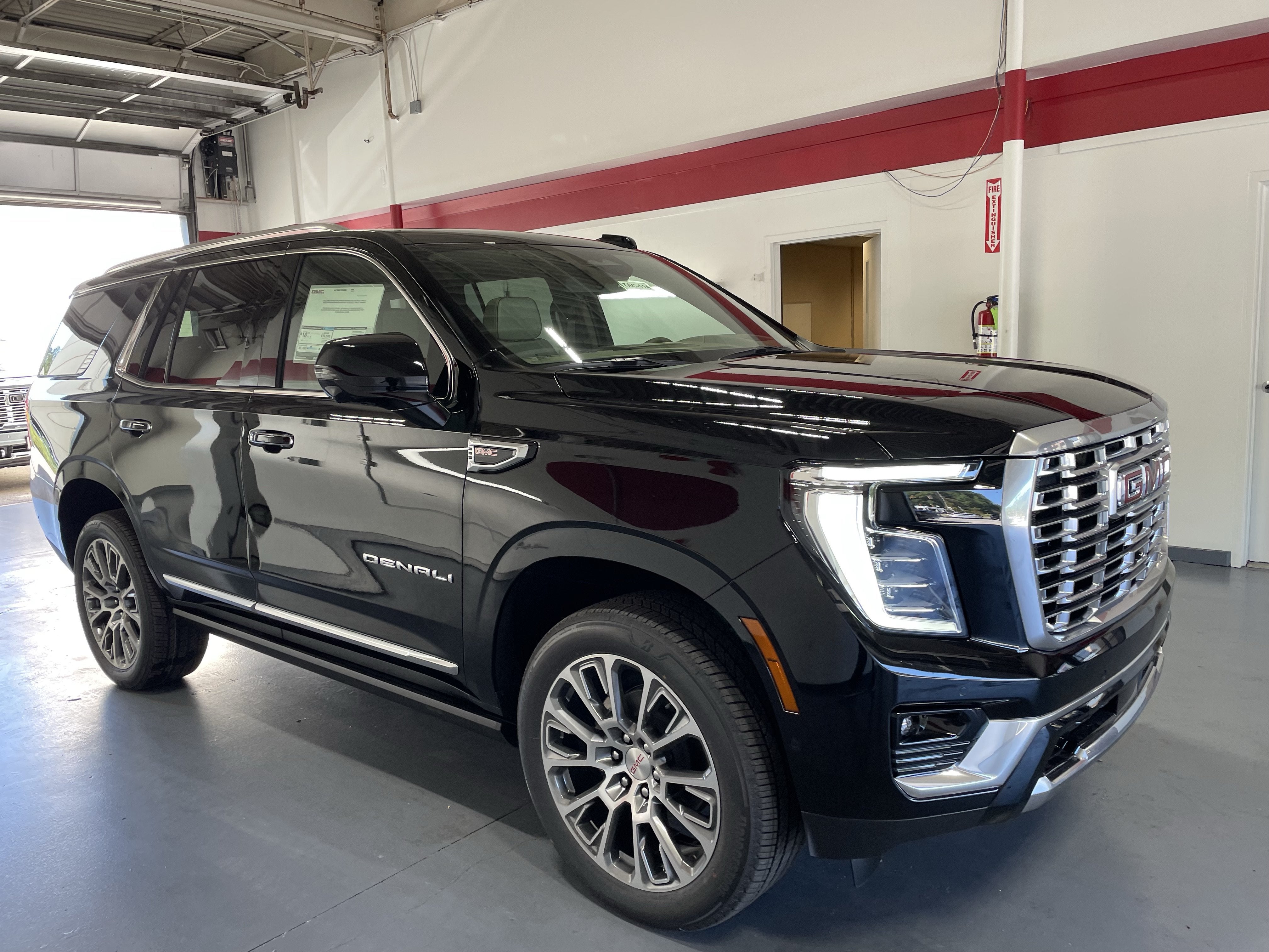 2027 GMC Yukon Denali - Photo 3