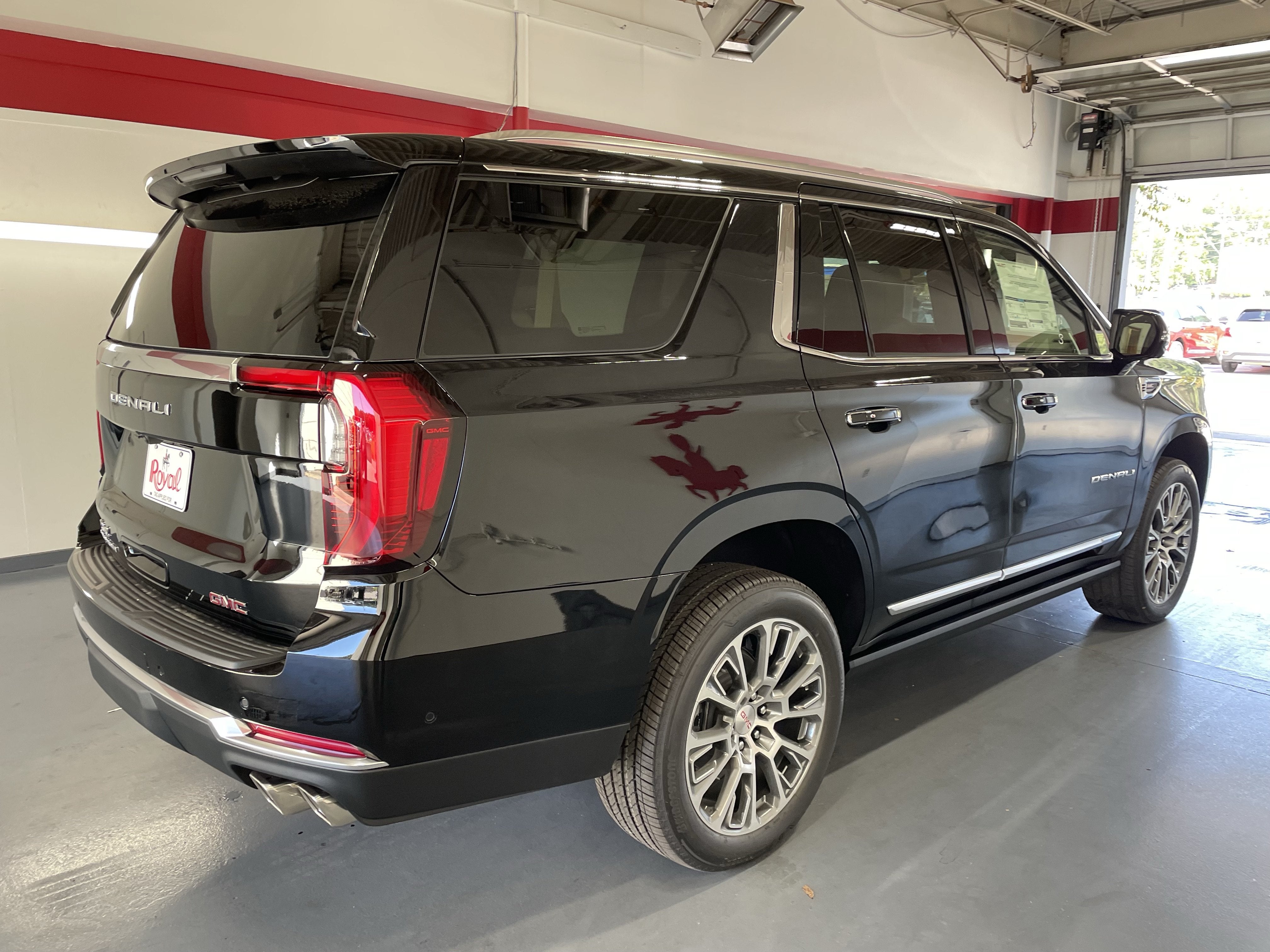 2027 GMC Yukon Denali - Photo 4