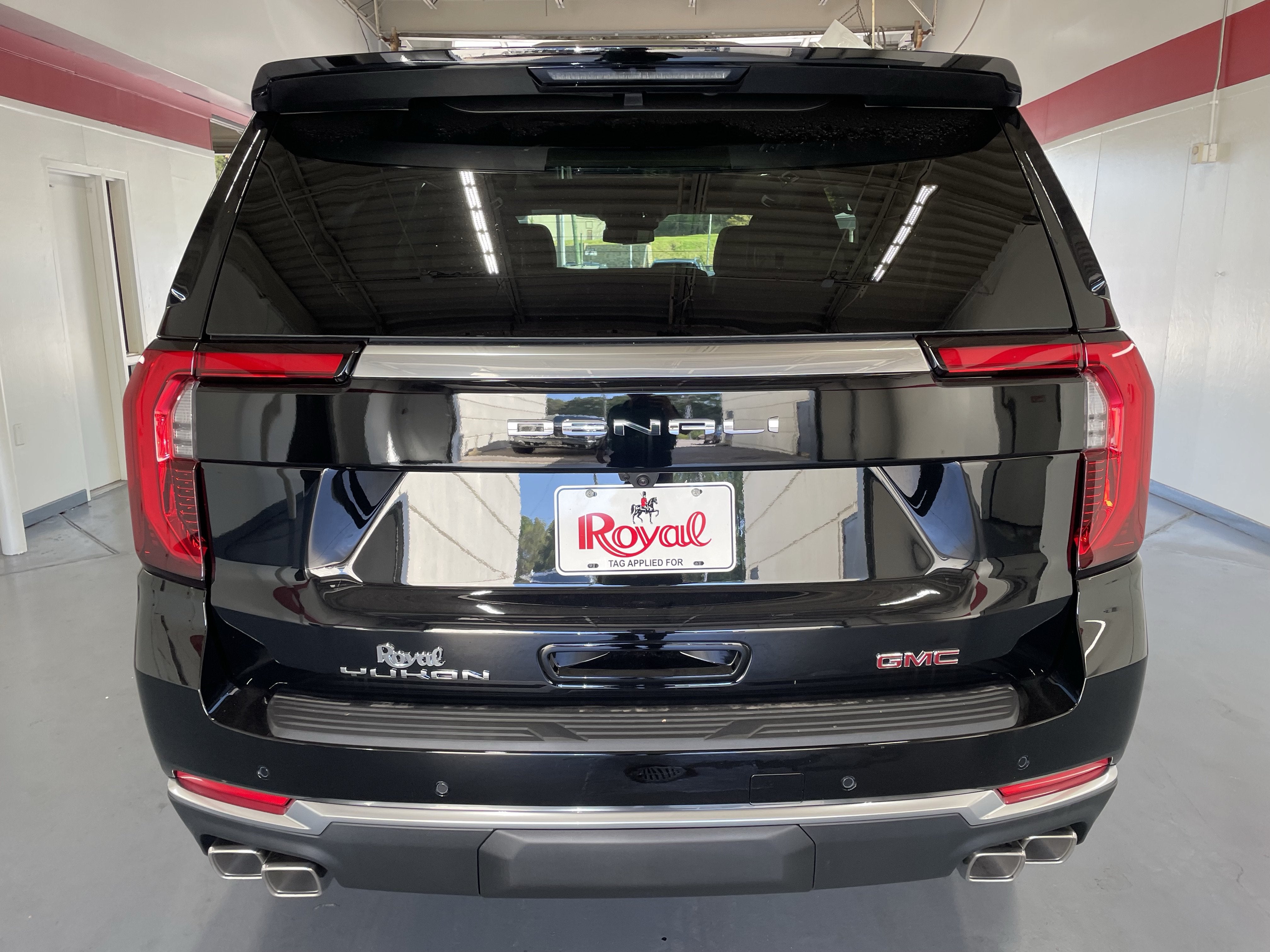 2027 GMC Yukon Denali - Photo 5