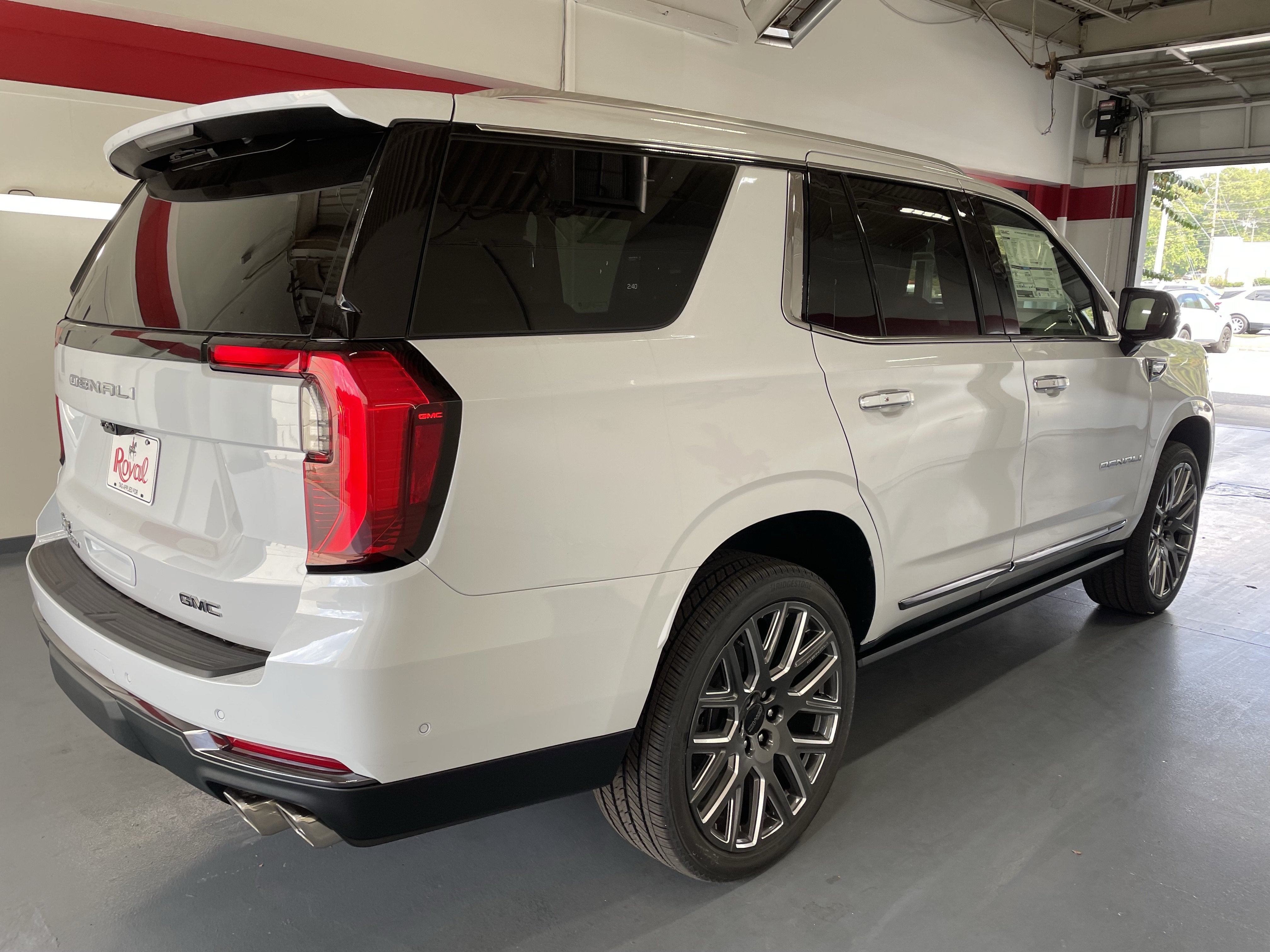 2027 GMC Yukon Denali Ultimate