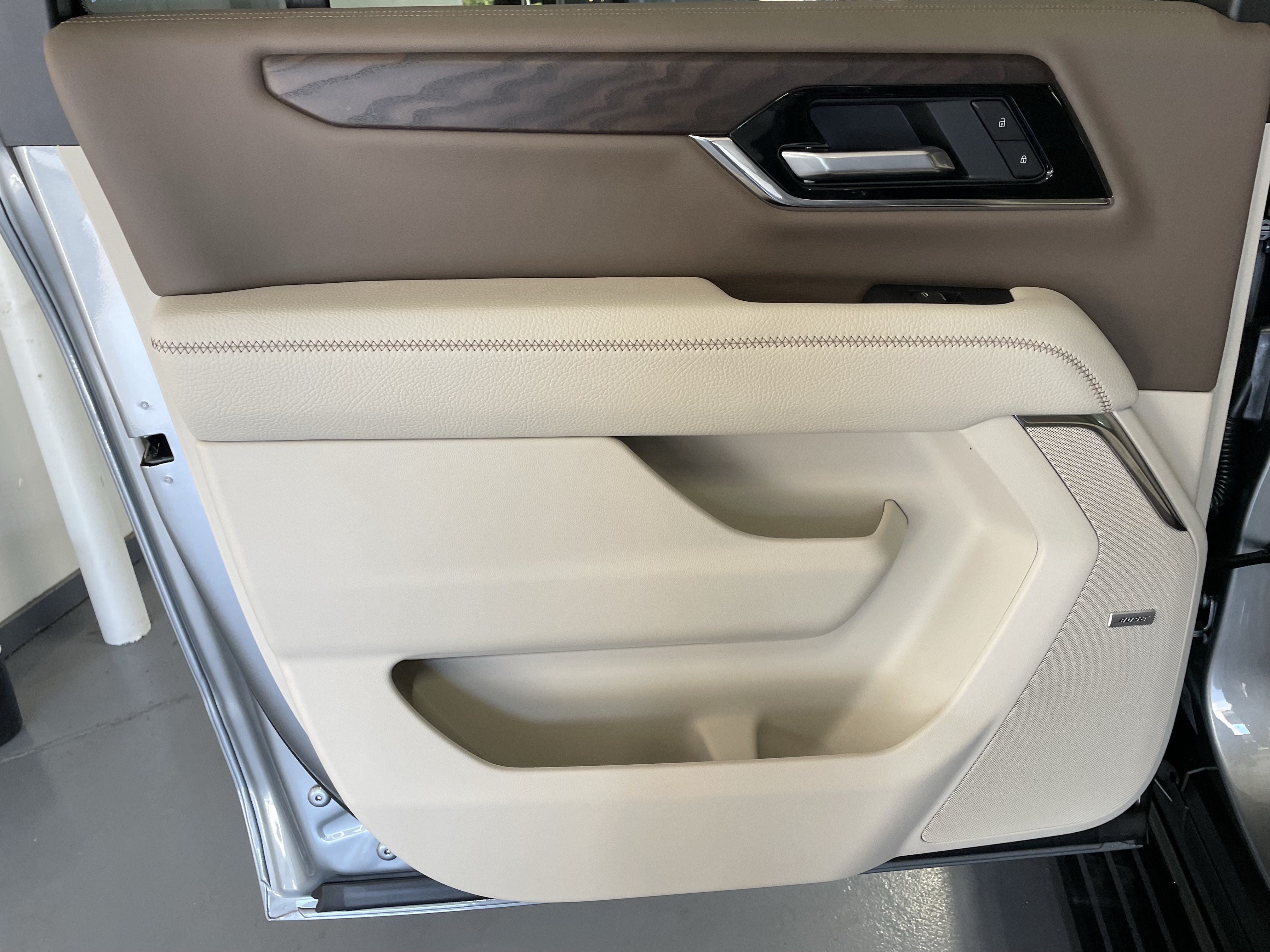 2027 GMC Yukon XL Denali - Photo 12