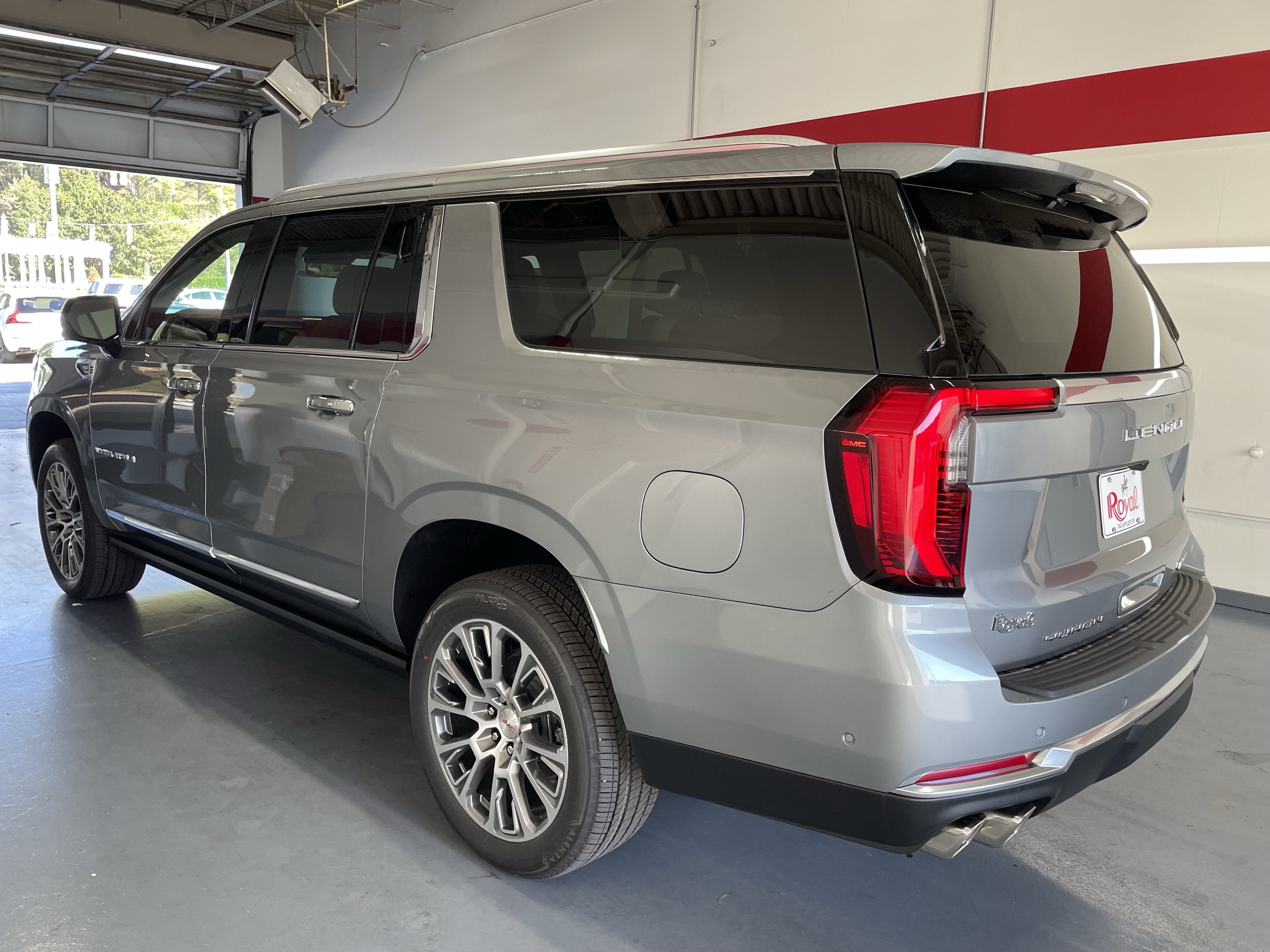 2027 GMC Yukon XL Denali - Photo 6