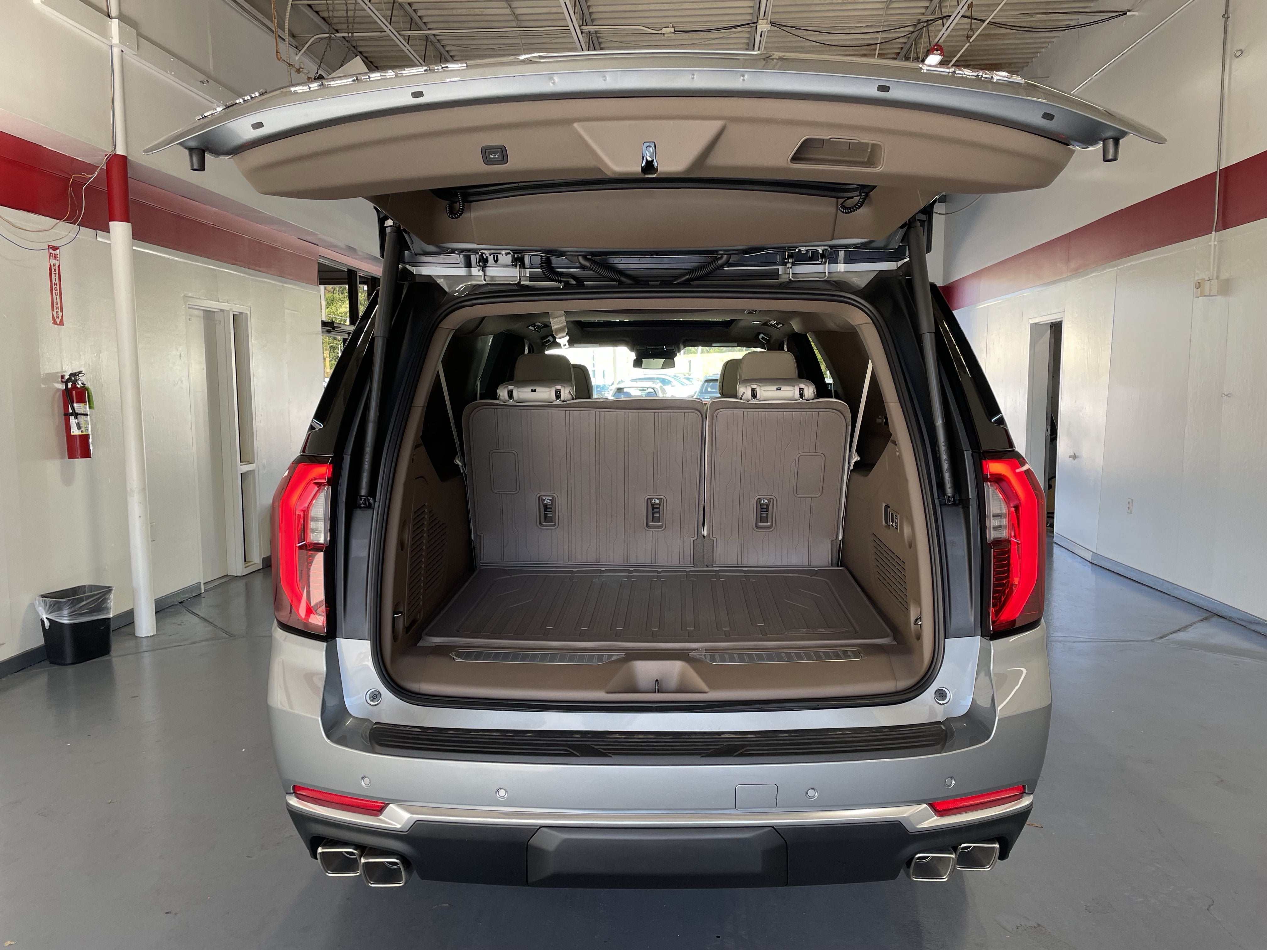 2027 GMC Yukon XL Denali - Photo 8