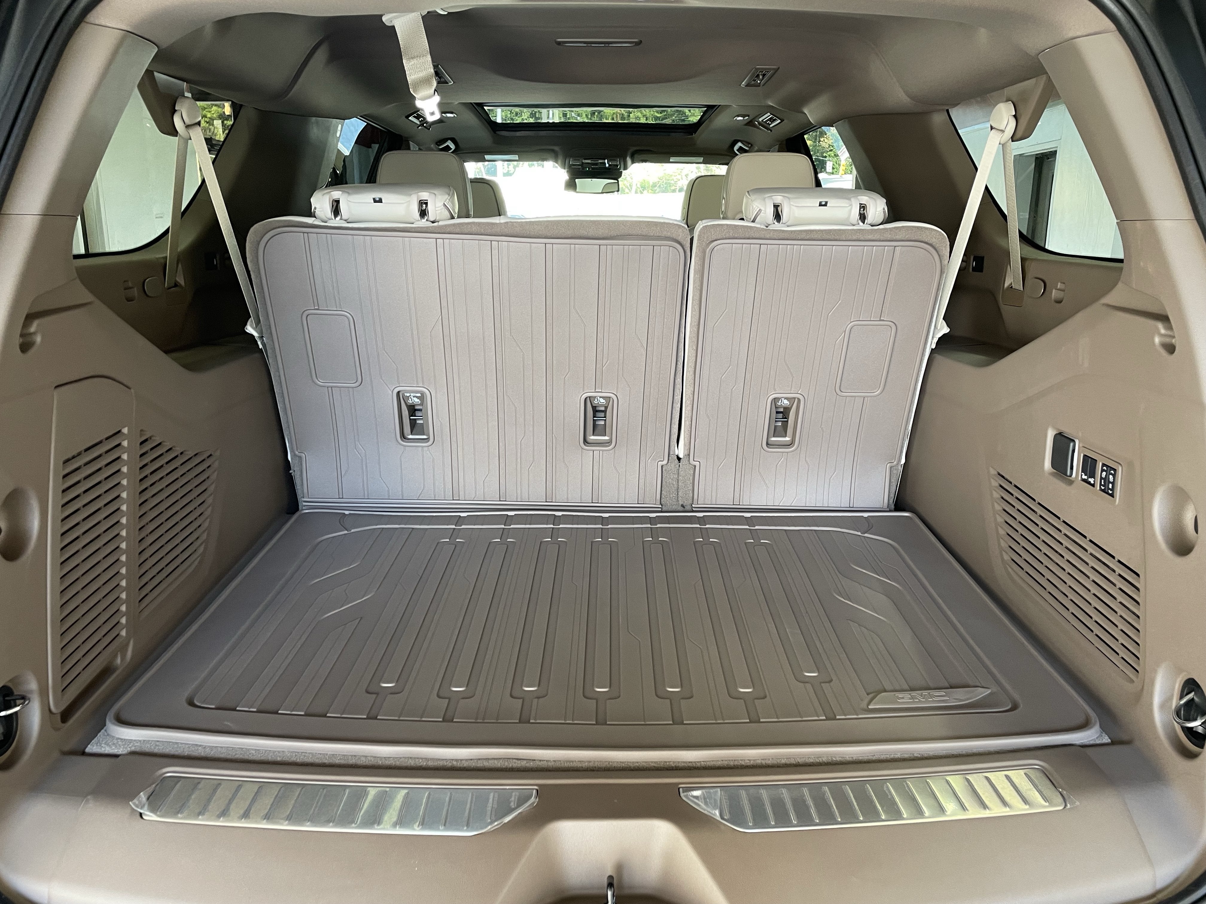 2027 GMC Yukon XL Denali - Photo 9