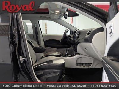 2019 Jeep Compass Latitude w/Sun/Wheel Pkg