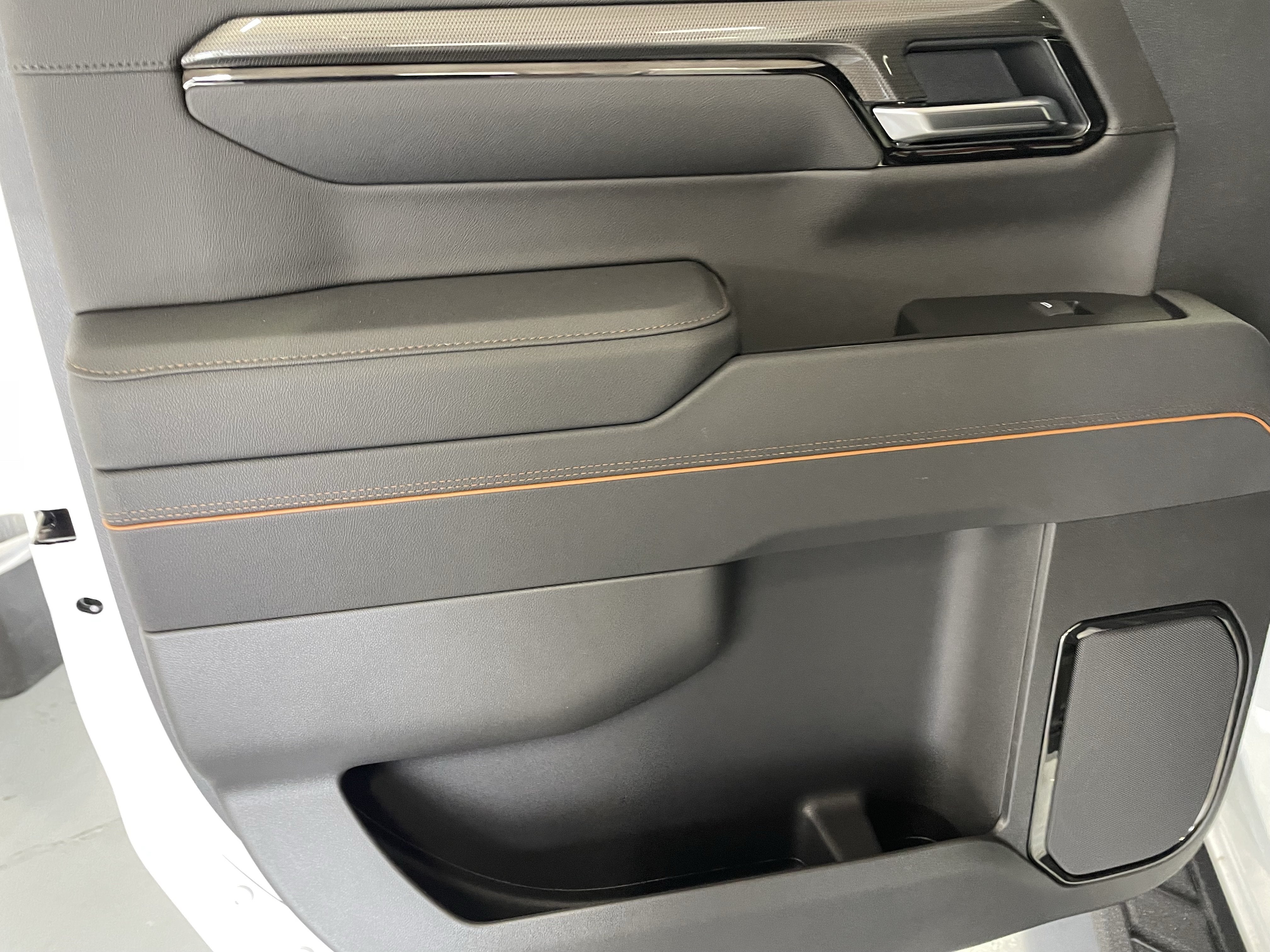 2026 GMC Sierra 1500 AT4 - Photo 9