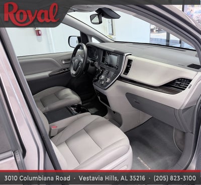 2018 Toyota Sienna XLE Auto Access Seat