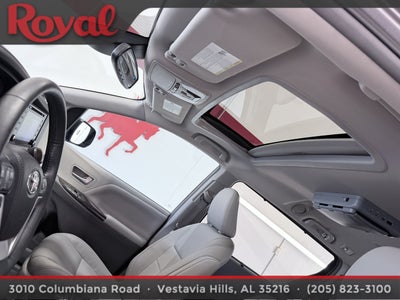 2018 Toyota Sienna XLE Auto Access Seat