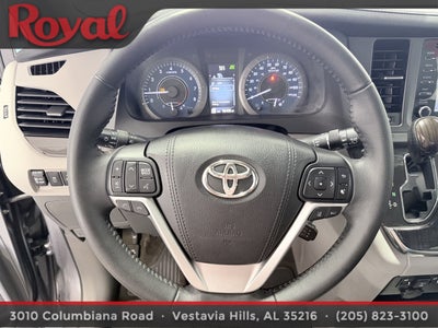 2018 Toyota Sienna XLE Auto Access Seat