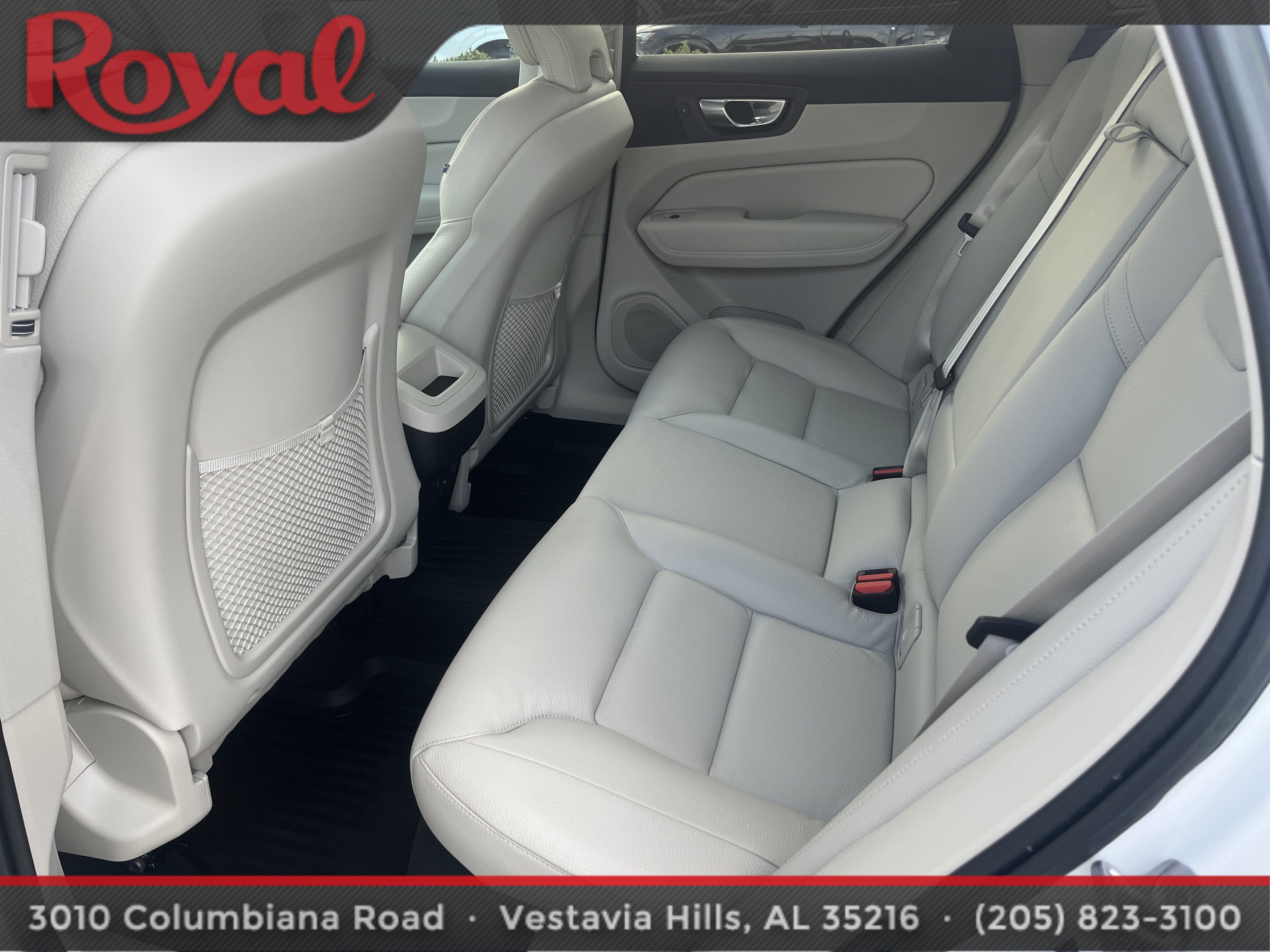 2023 Volvo XC60 Plus Dark Theme