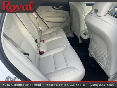 2023 Volvo XC60 Plus Dark Theme