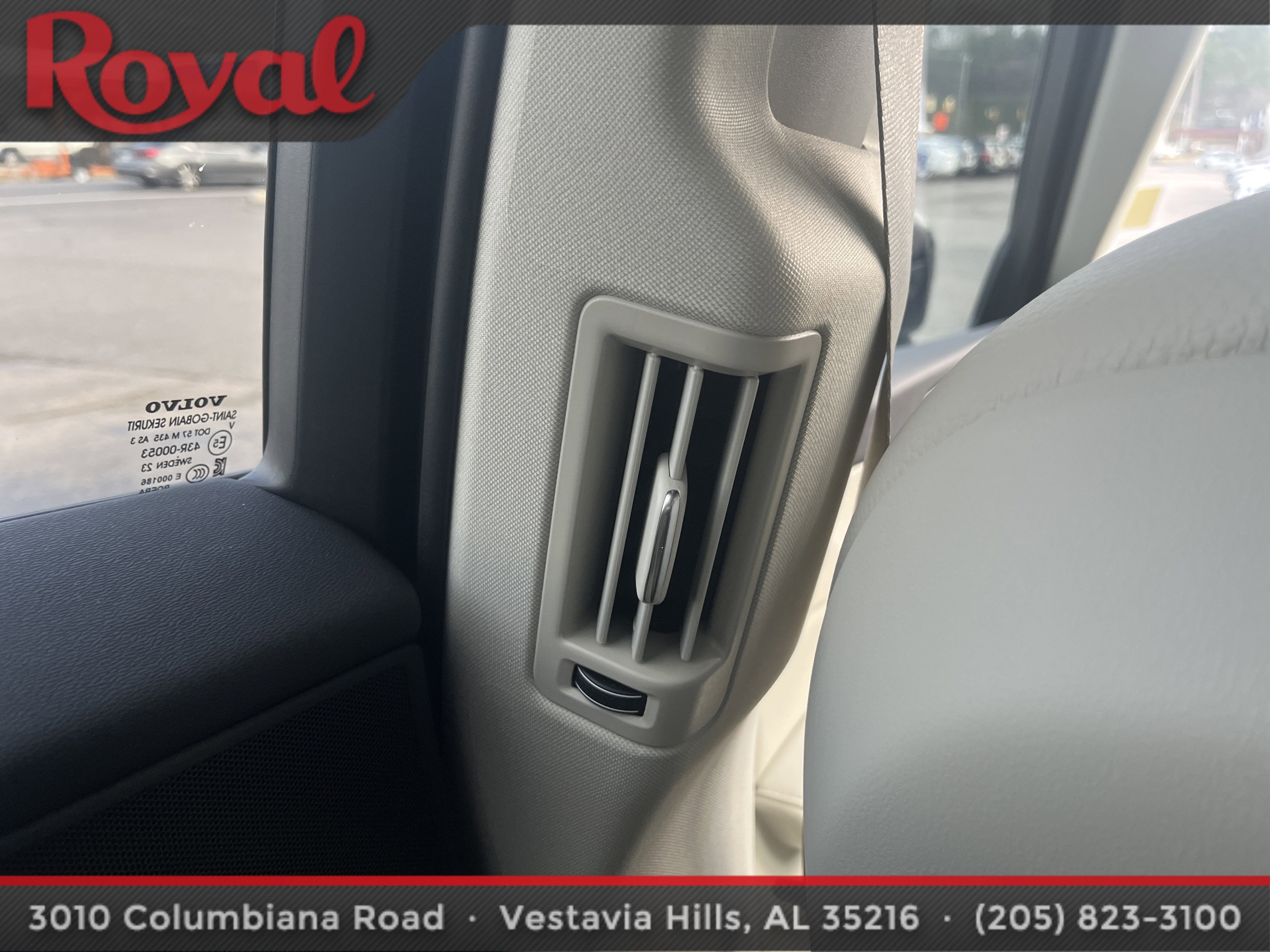 2023 Volvo XC60 Plus Dark Theme