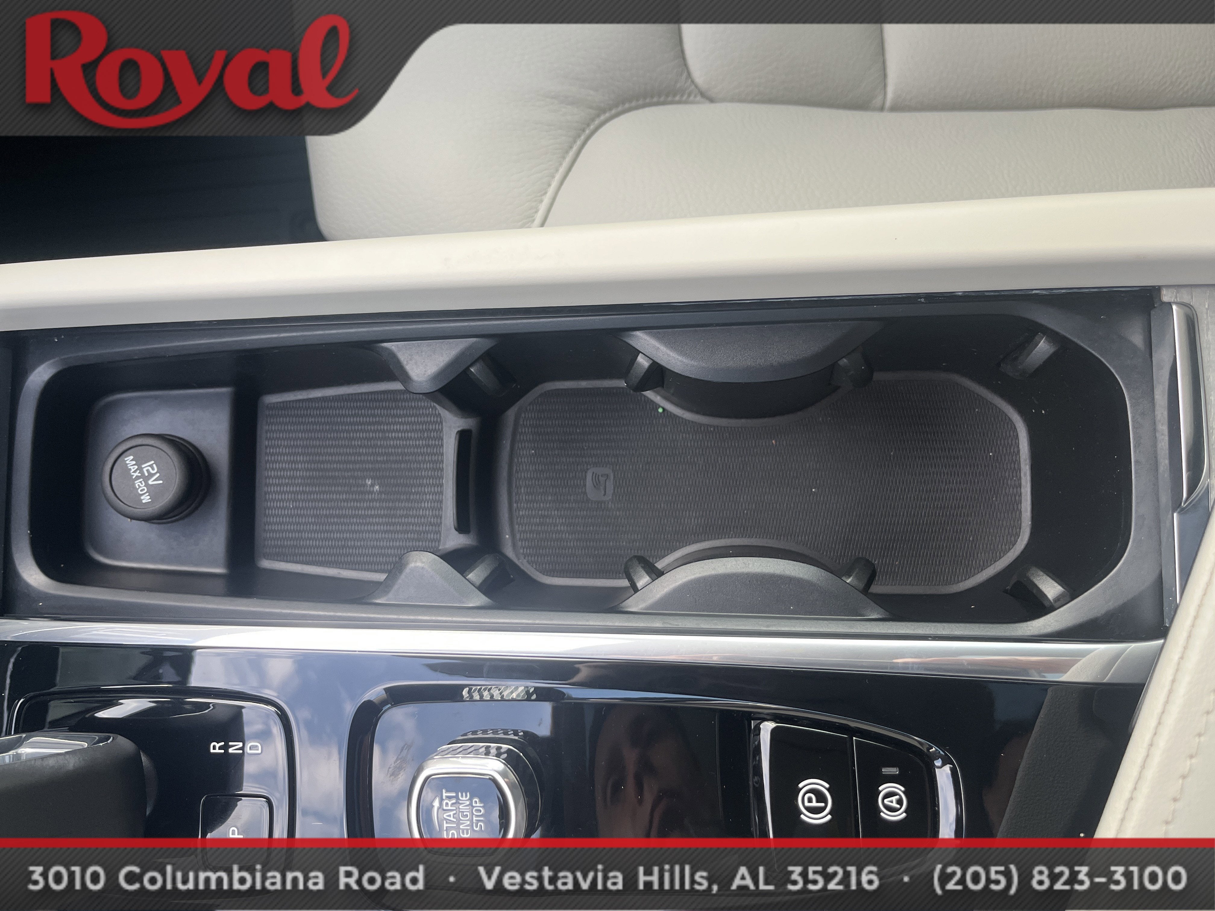 2023 Volvo XC60 Plus Dark Theme