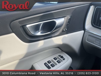 2023 Volvo XC60 Plus Dark Theme