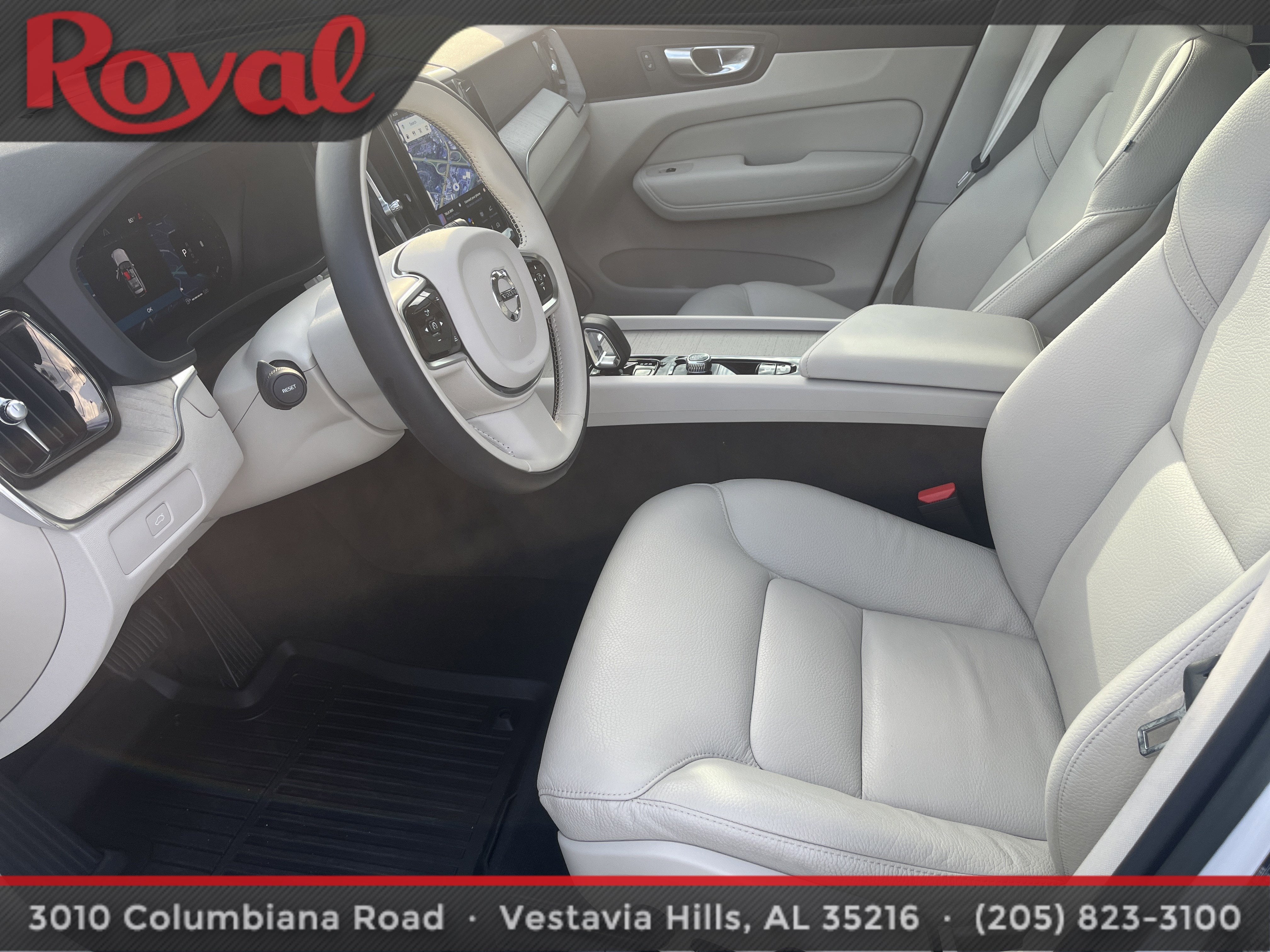 2023 Volvo XC60 Plus Dark Theme