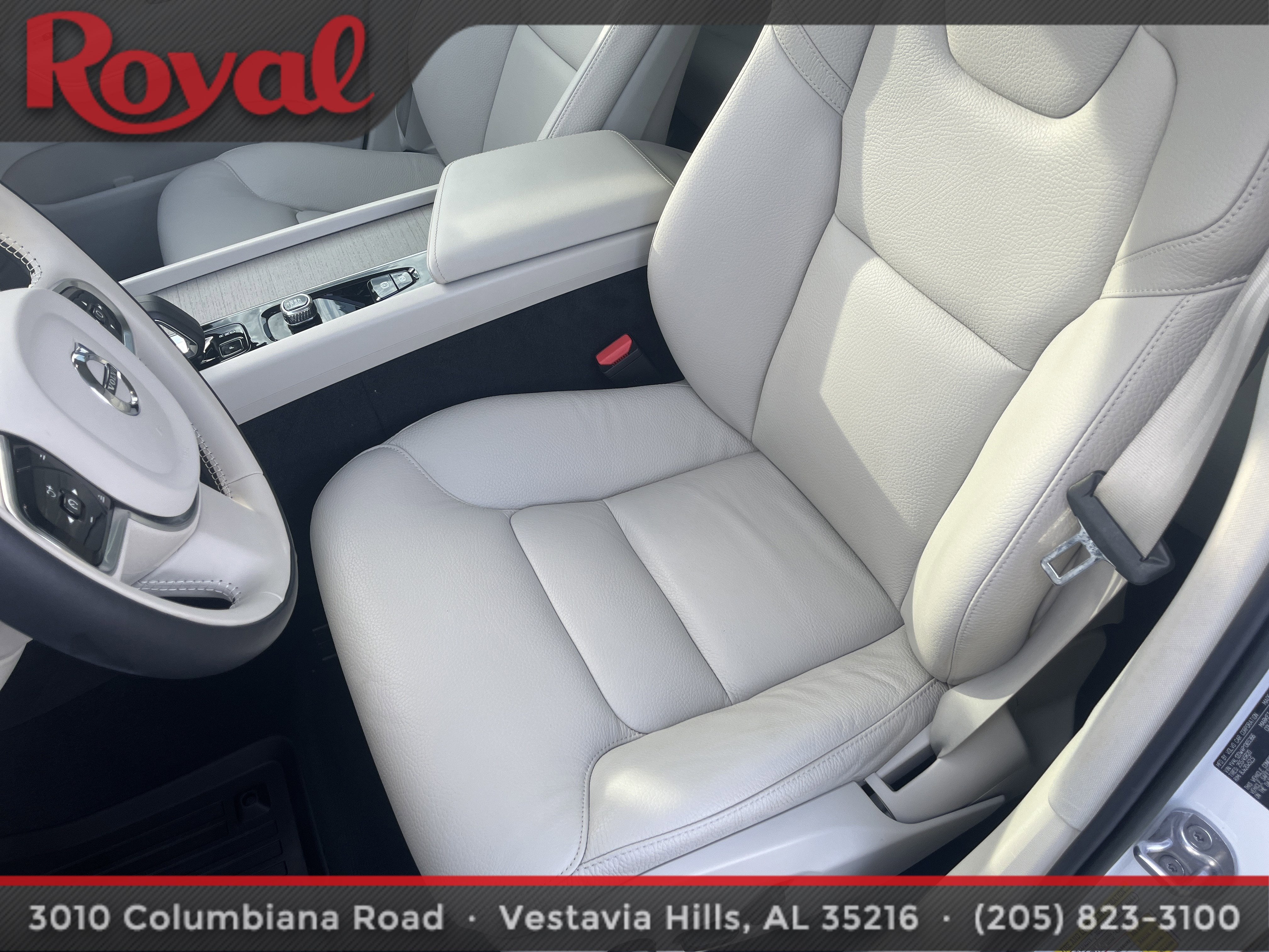 2023 Volvo XC60 Plus Dark Theme