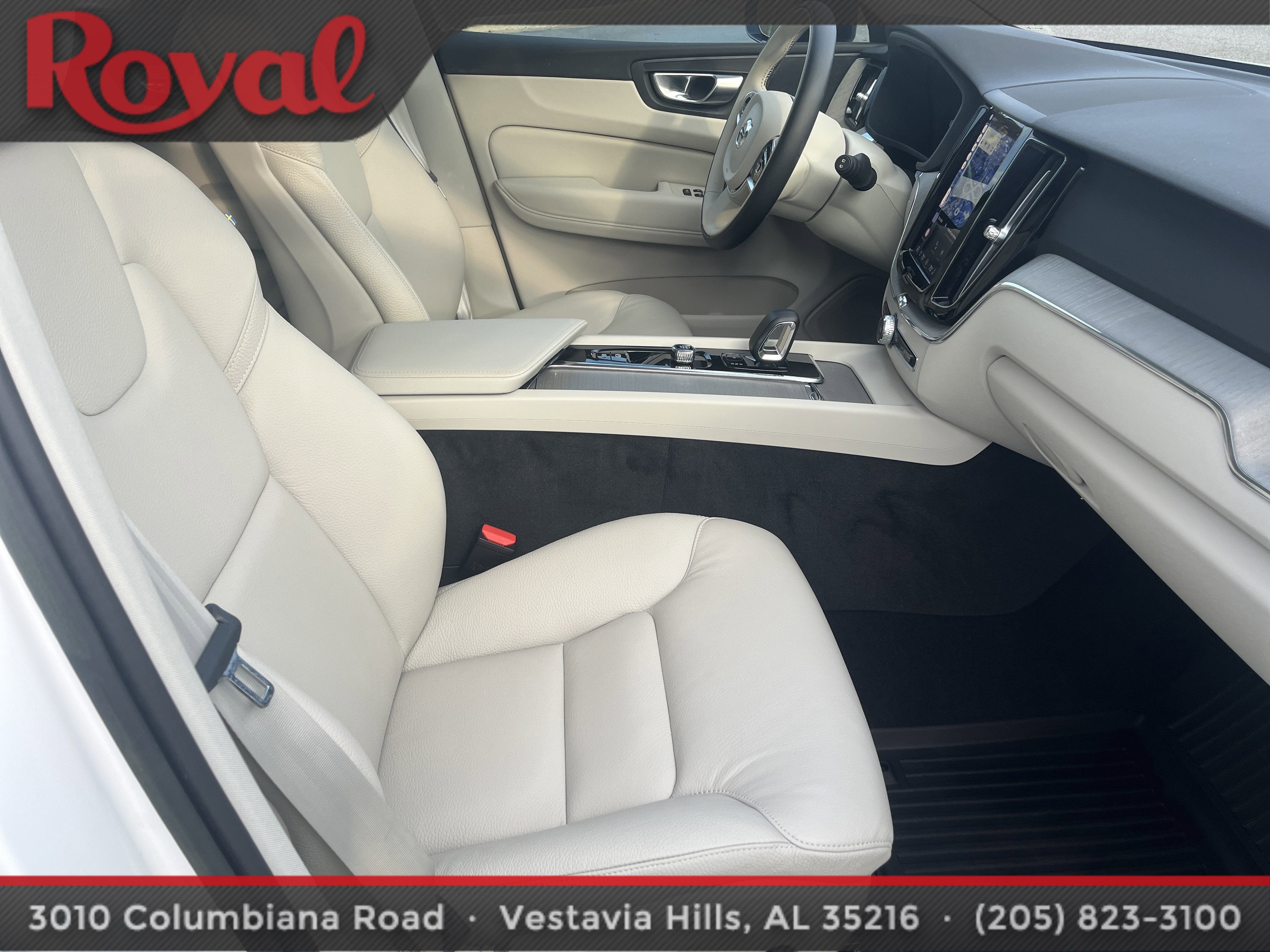 2023 Volvo XC60 Plus Dark Theme