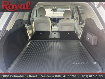 2023 Volvo XC60 Plus Dark Theme