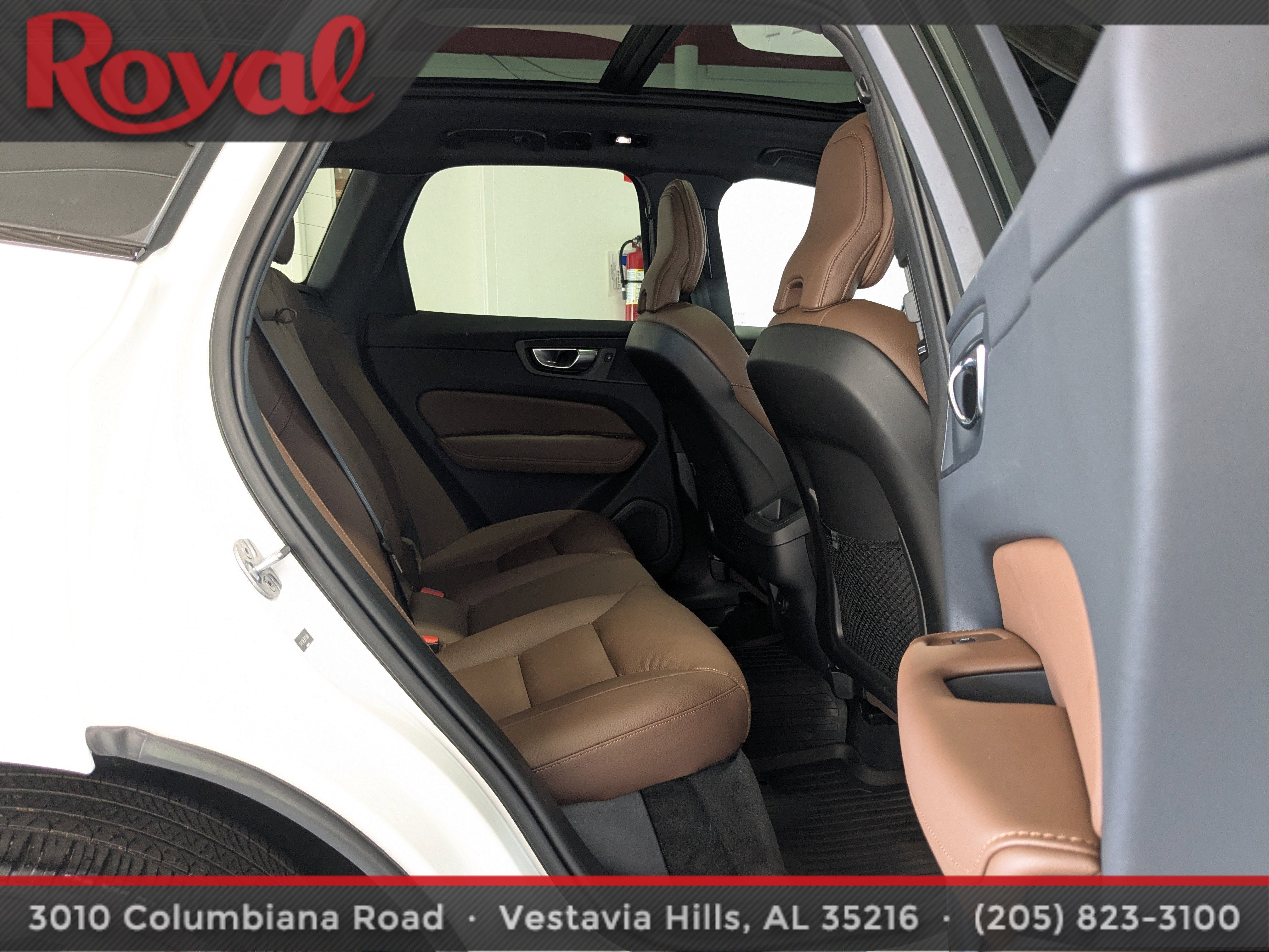 2024 Volvo XC60 Plus Dark Theme