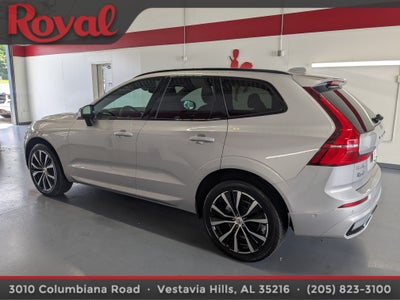 2024 Volvo XC60 Plus Dark Theme