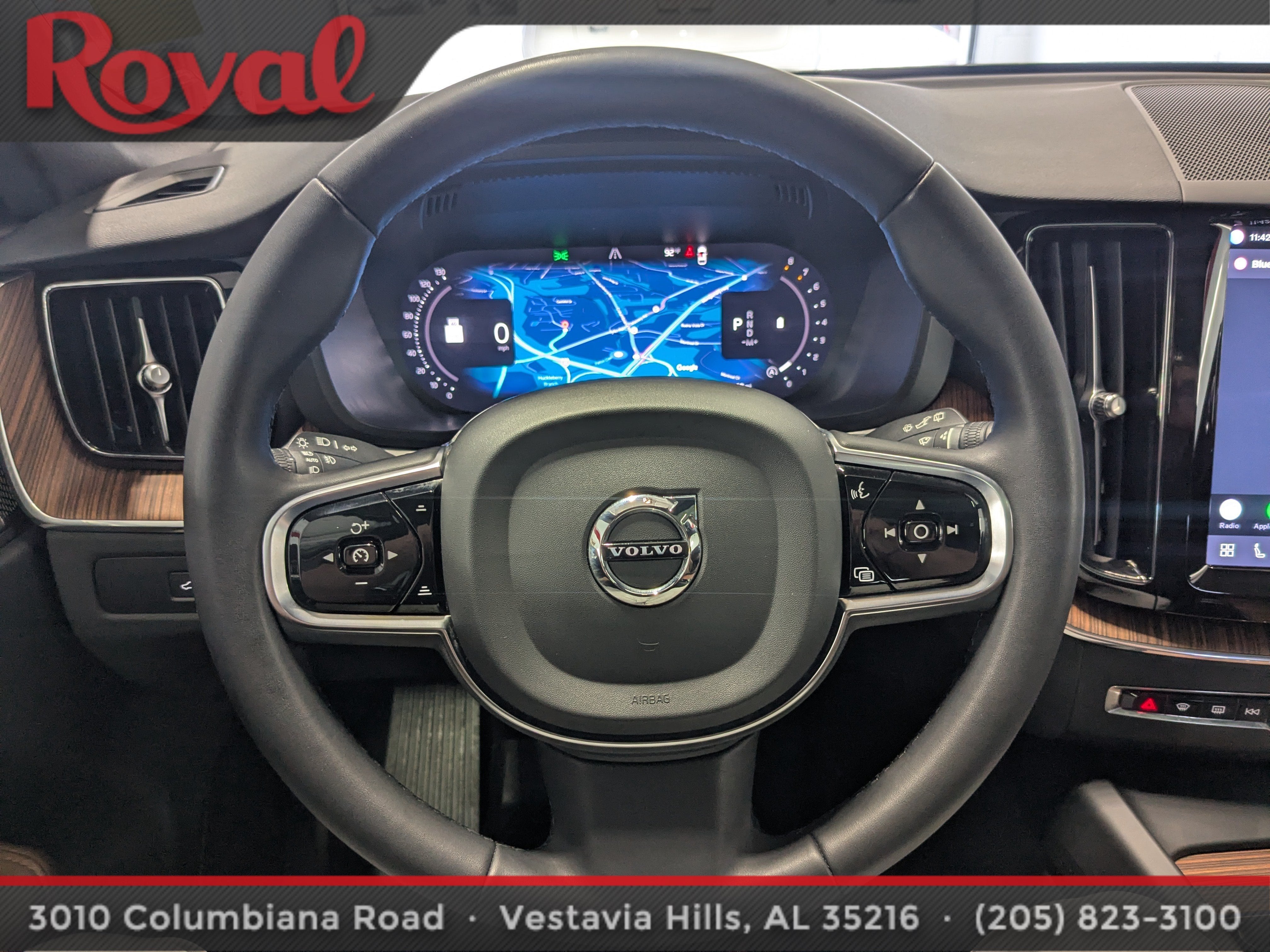 2024 Volvo XC60 Plus Dark Theme