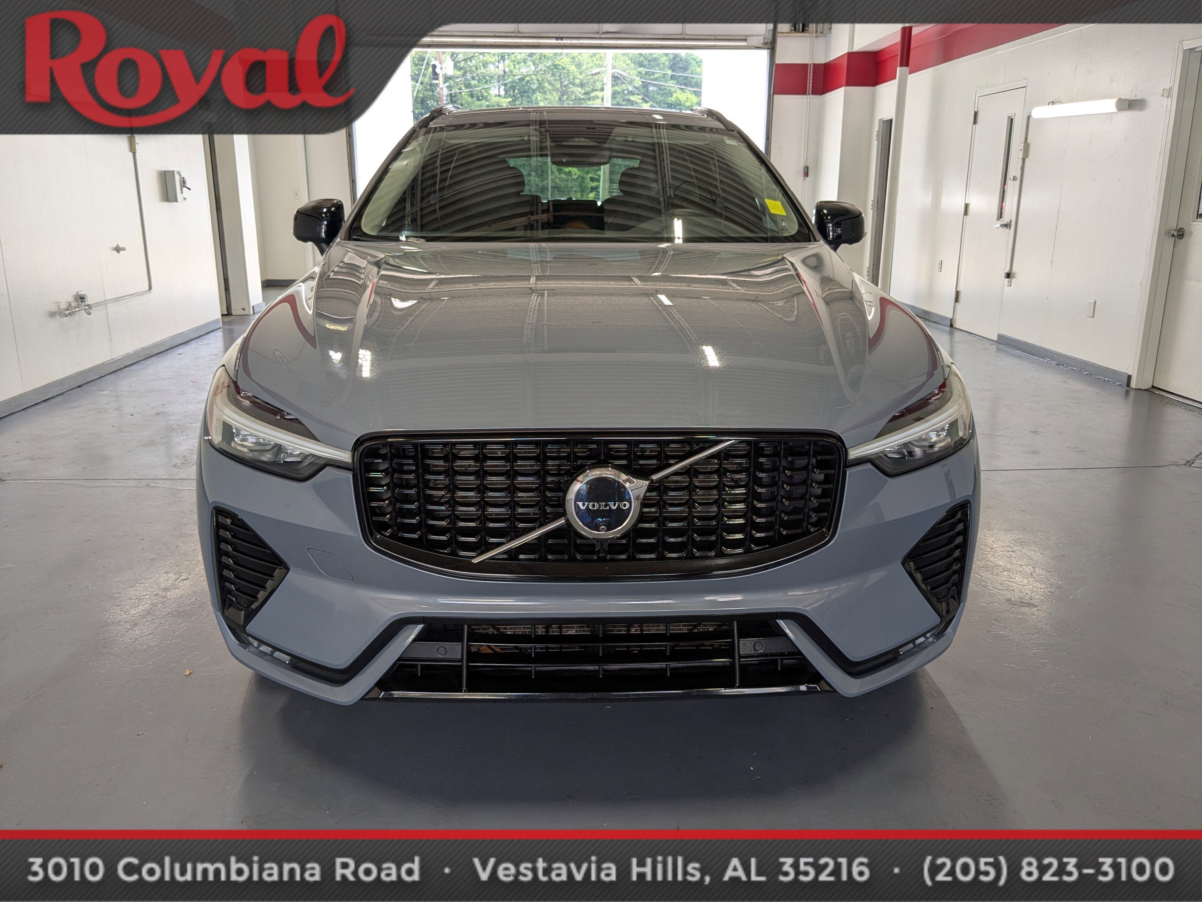 2024 Volvo XC60 Plus Dark Theme