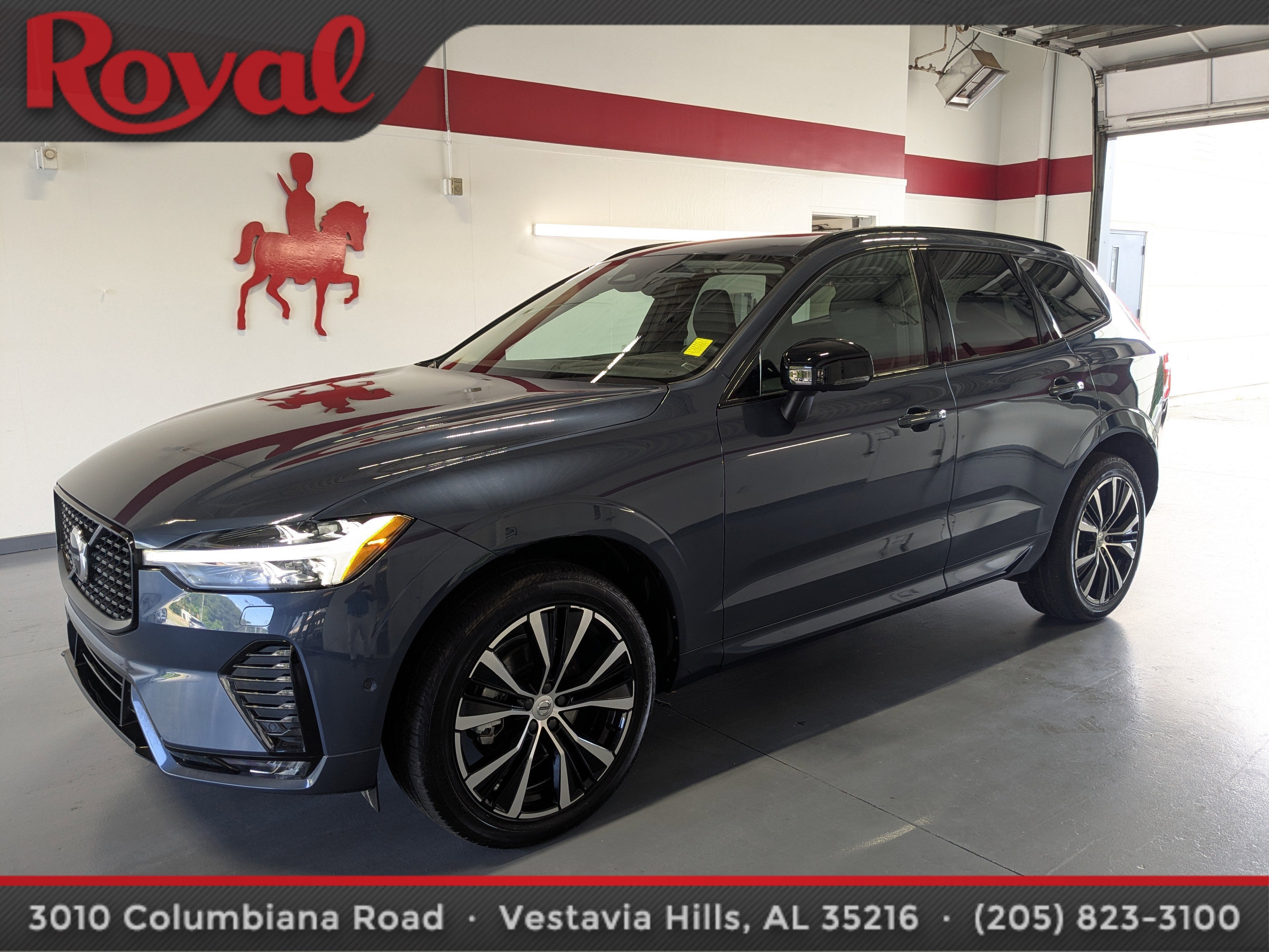 2024 Volvo XC60 Plus Dark Theme