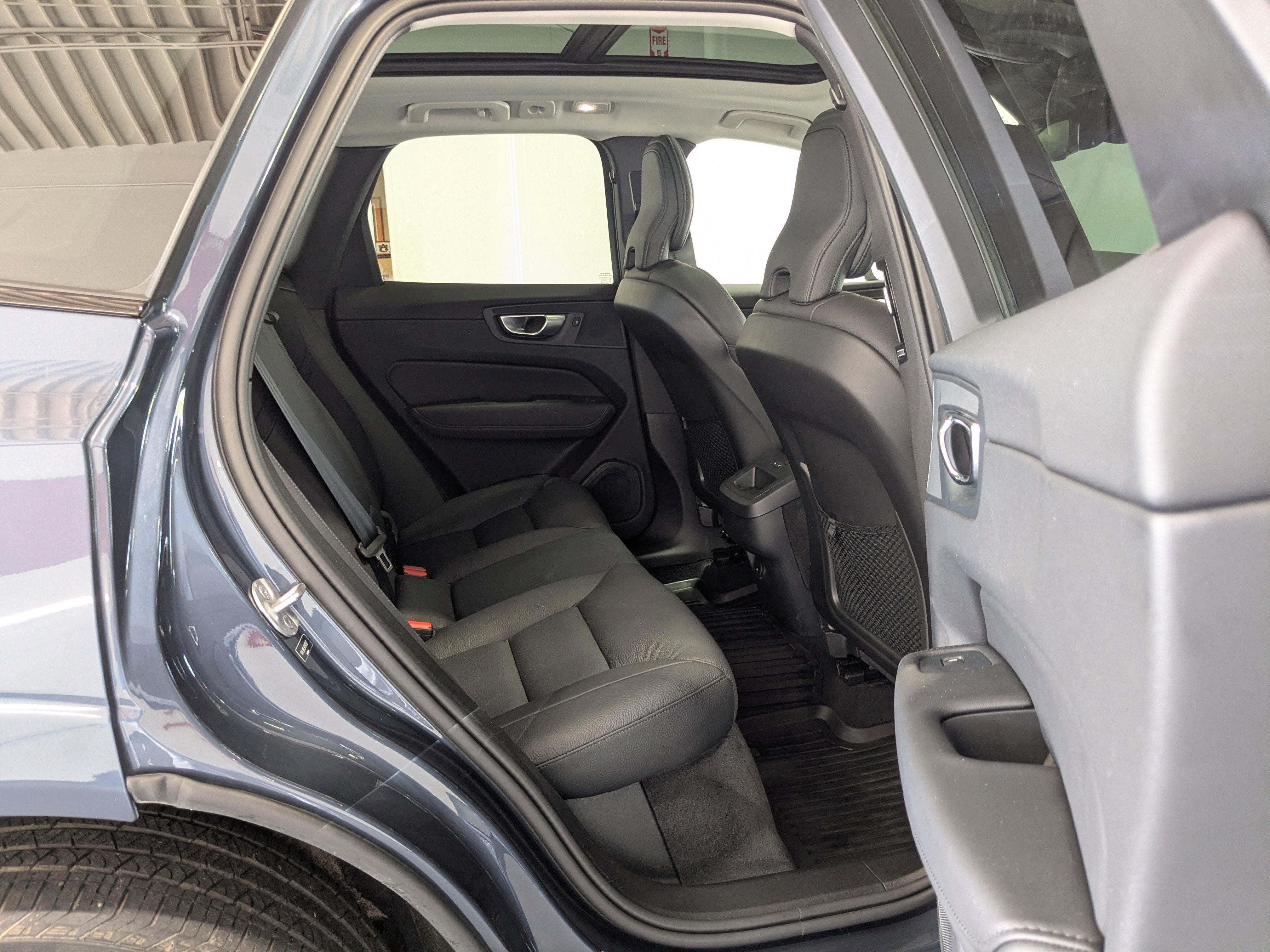 2024 Volvo XC60 Plus Dark Theme