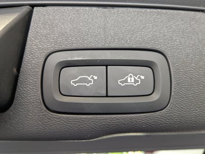 2024 Volvo XC60 Plus Dark Theme