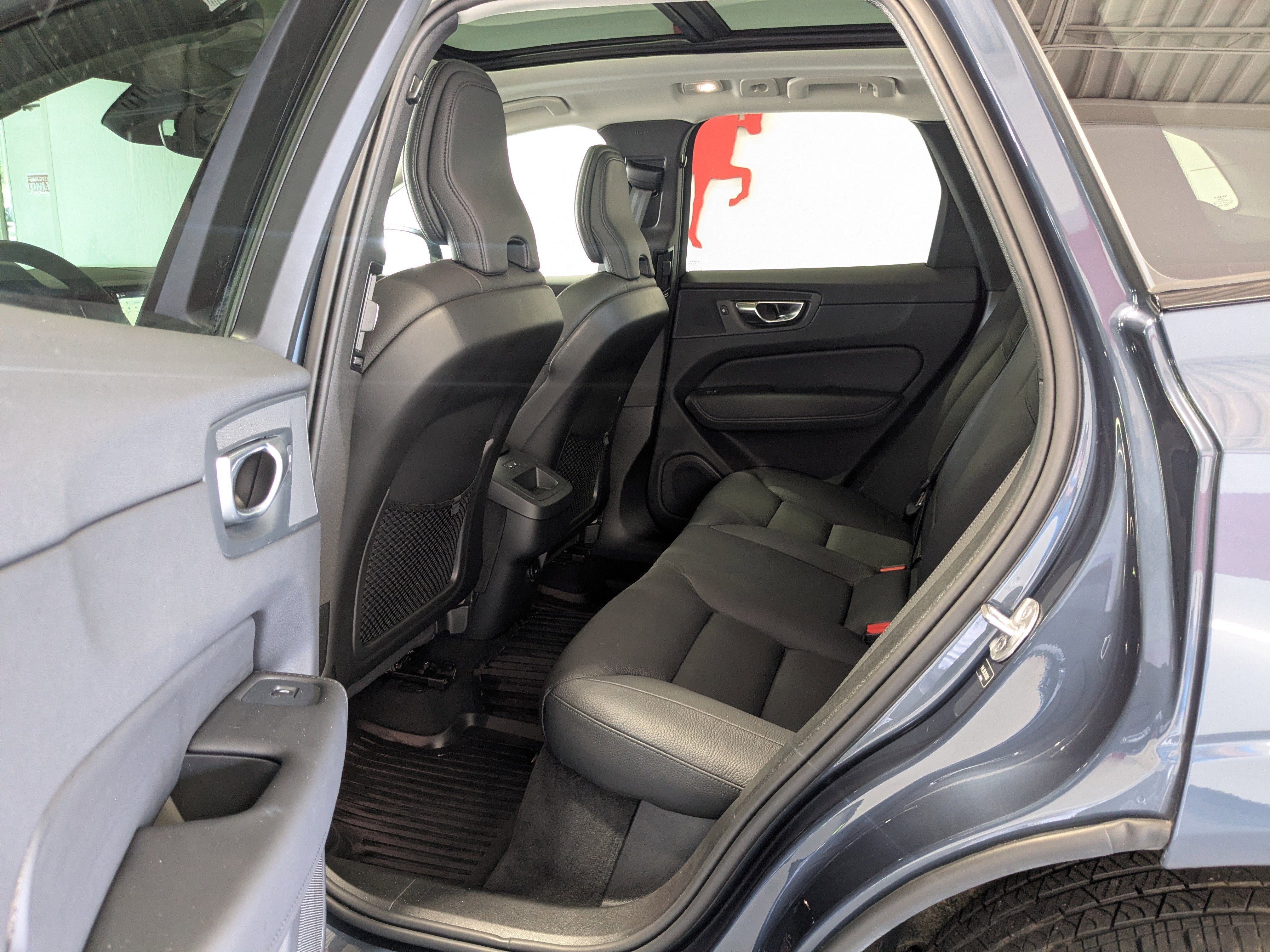 2024 Volvo XC60 Plus Dark Theme