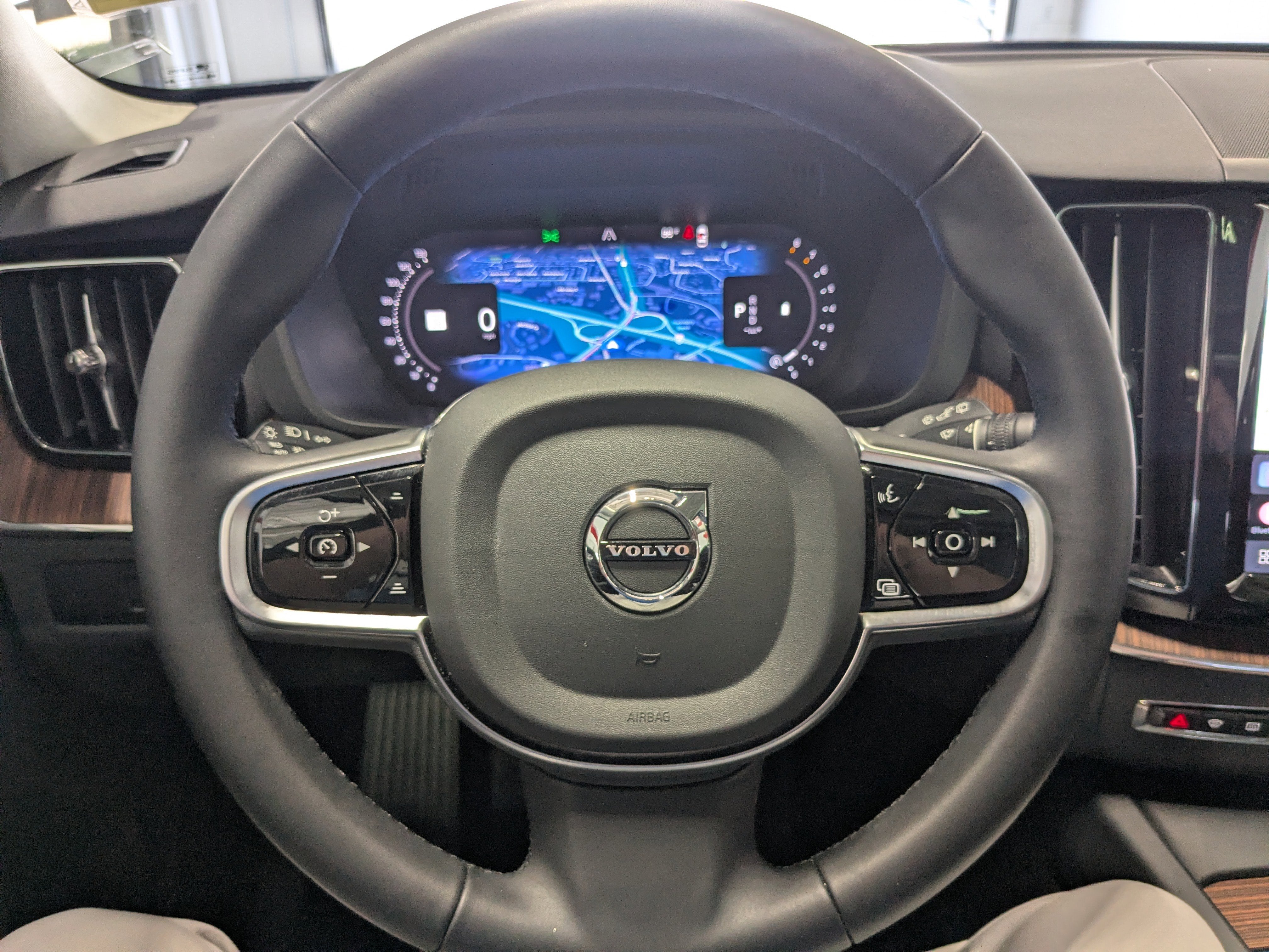 2024 Volvo XC60 Plus Dark Theme