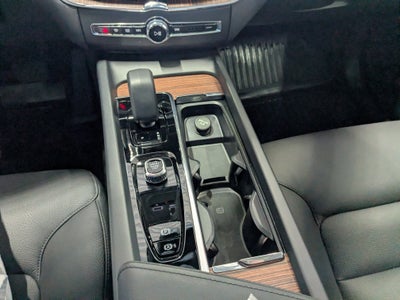 2024 Volvo XC60 Plus Dark Theme