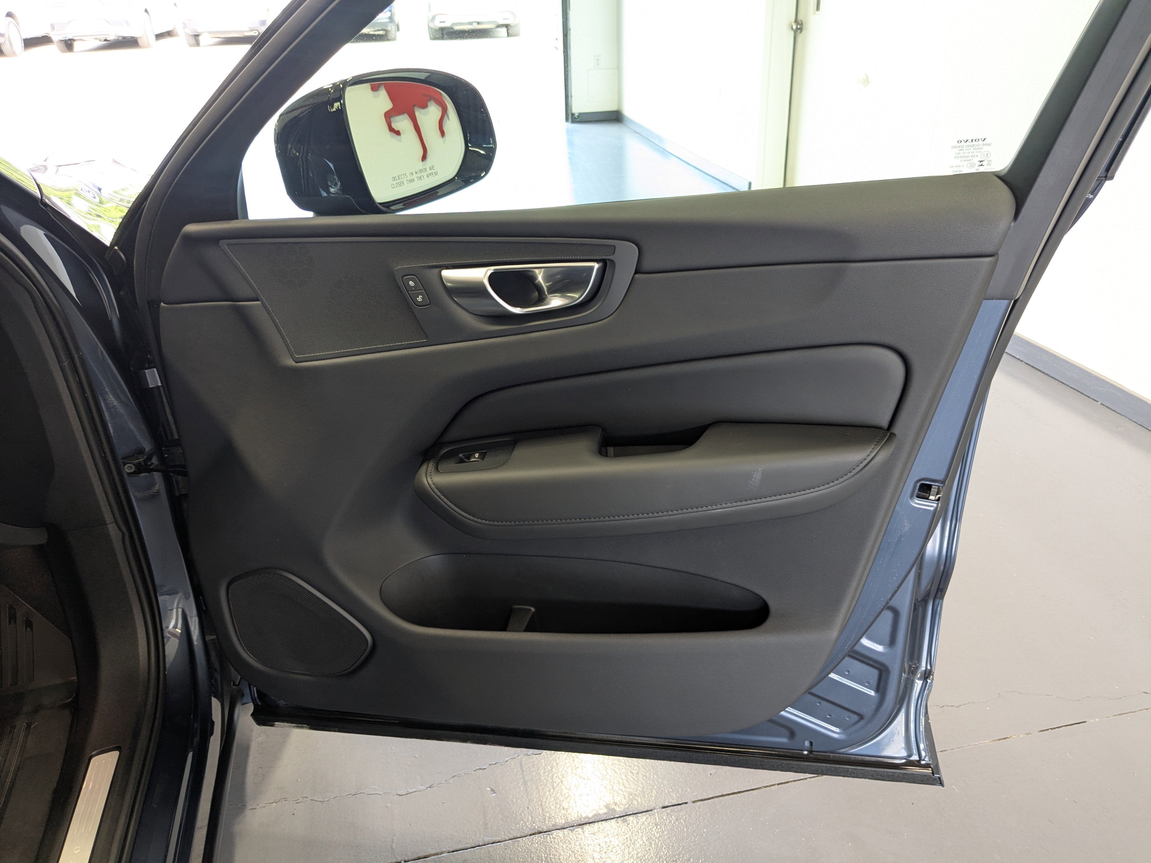 2024 Volvo XC60 Plus Dark Theme