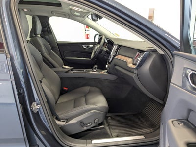 2024 Volvo XC60 Plus Dark Theme