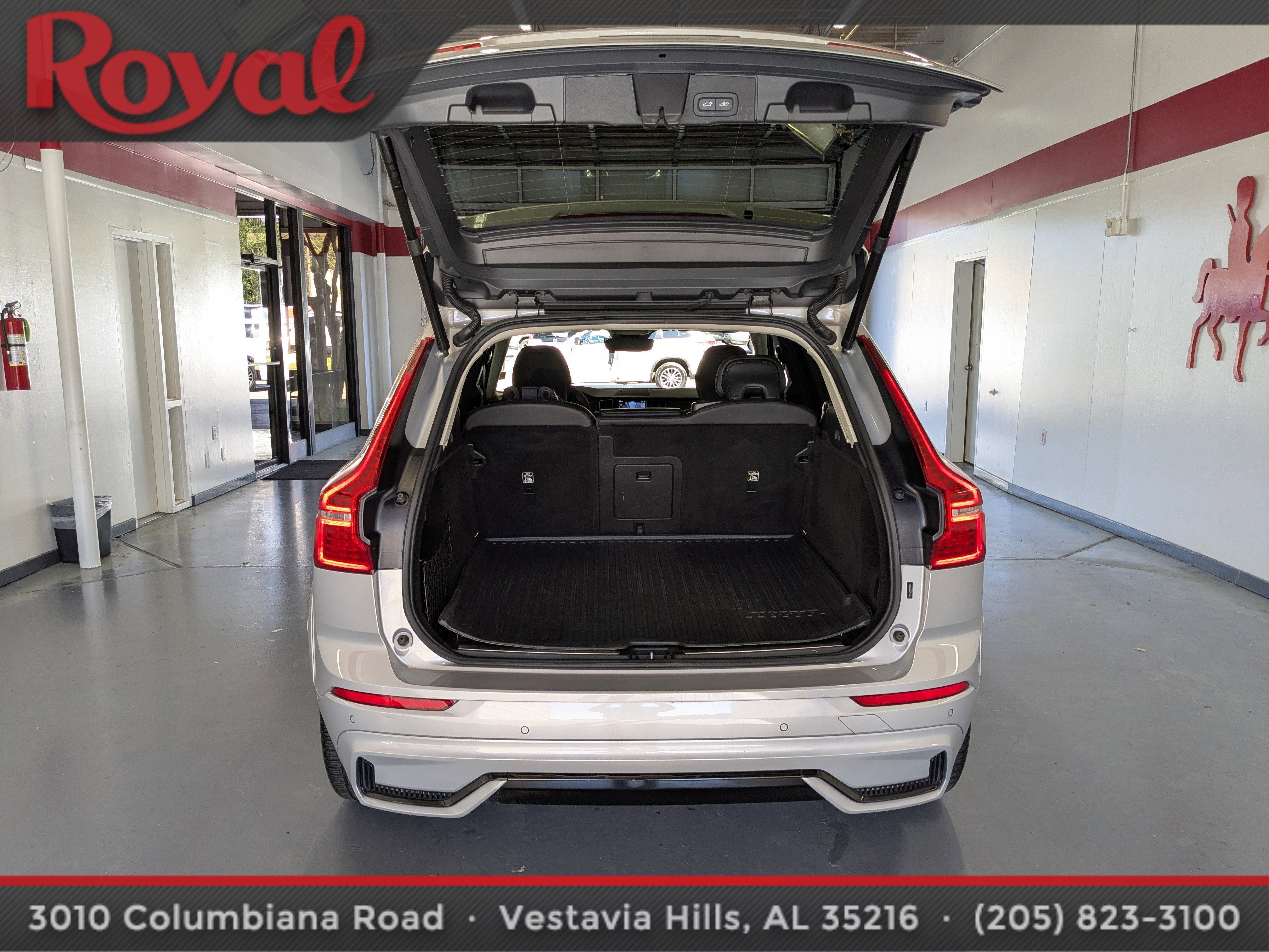 2023 Volvo XC60 Ultimate Dark Theme