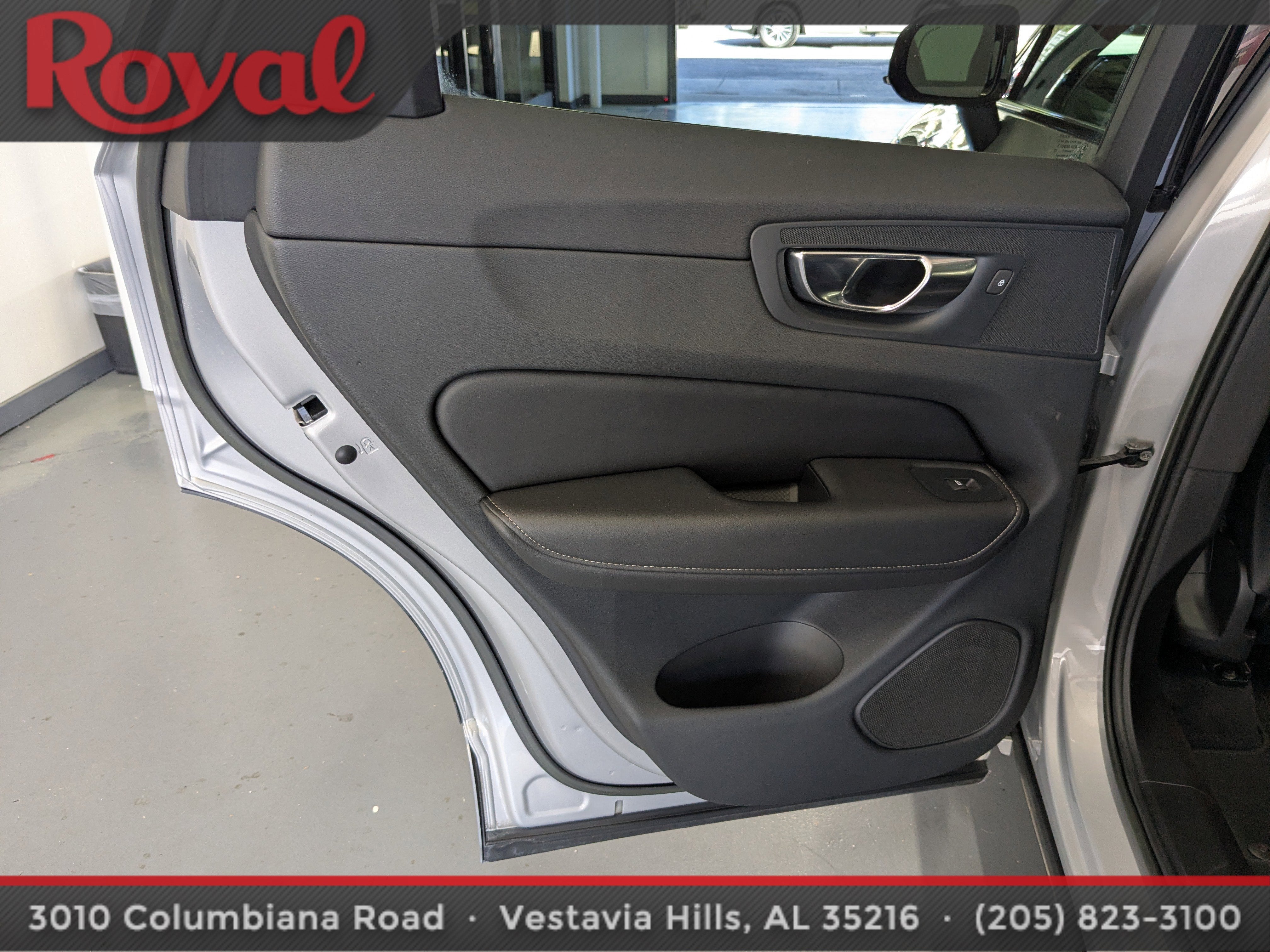 2023 Volvo XC60 Ultimate Dark Theme