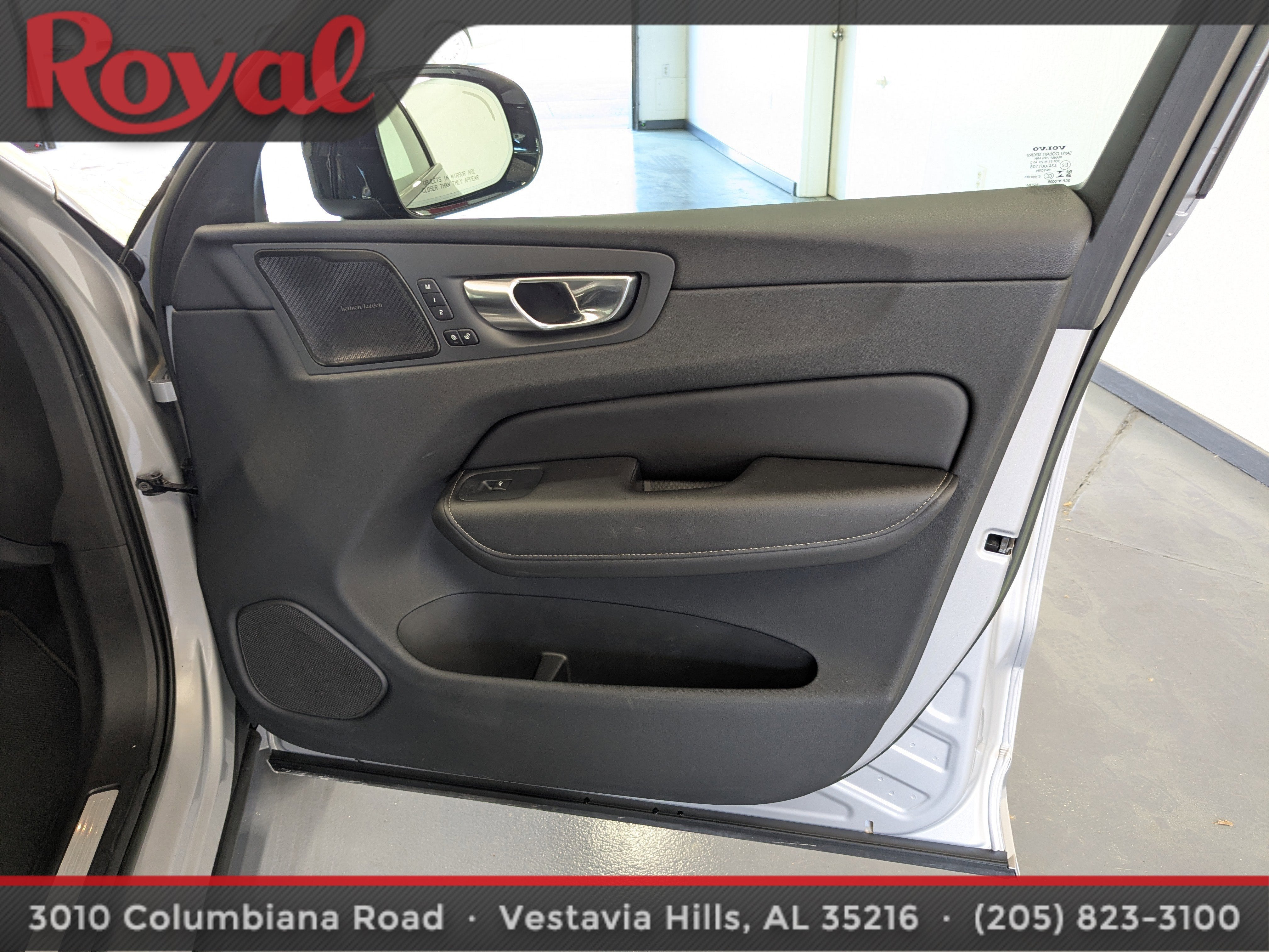 2023 Volvo XC60 Ultimate Dark Theme