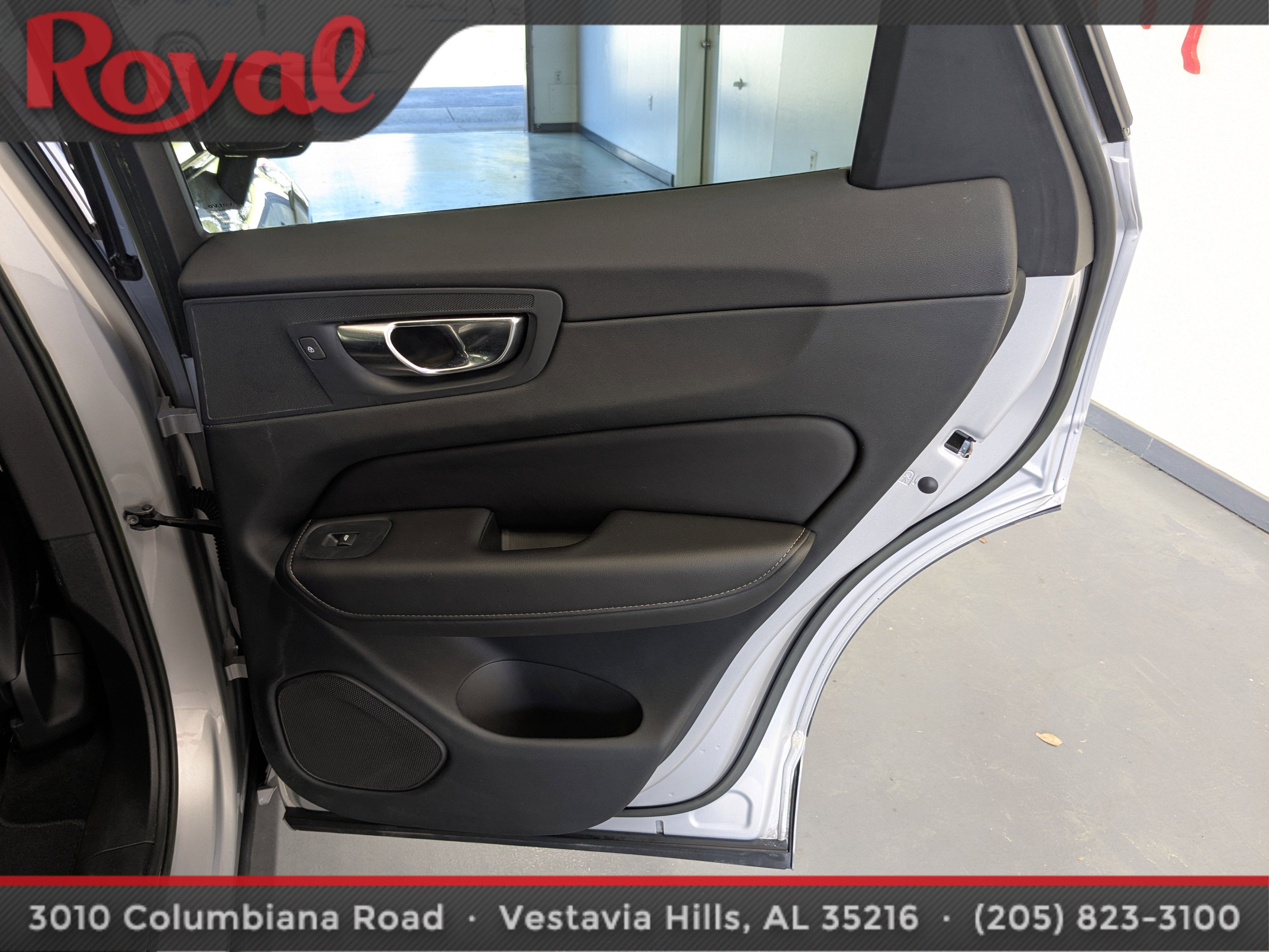 2023 Volvo XC60 Ultimate Dark Theme