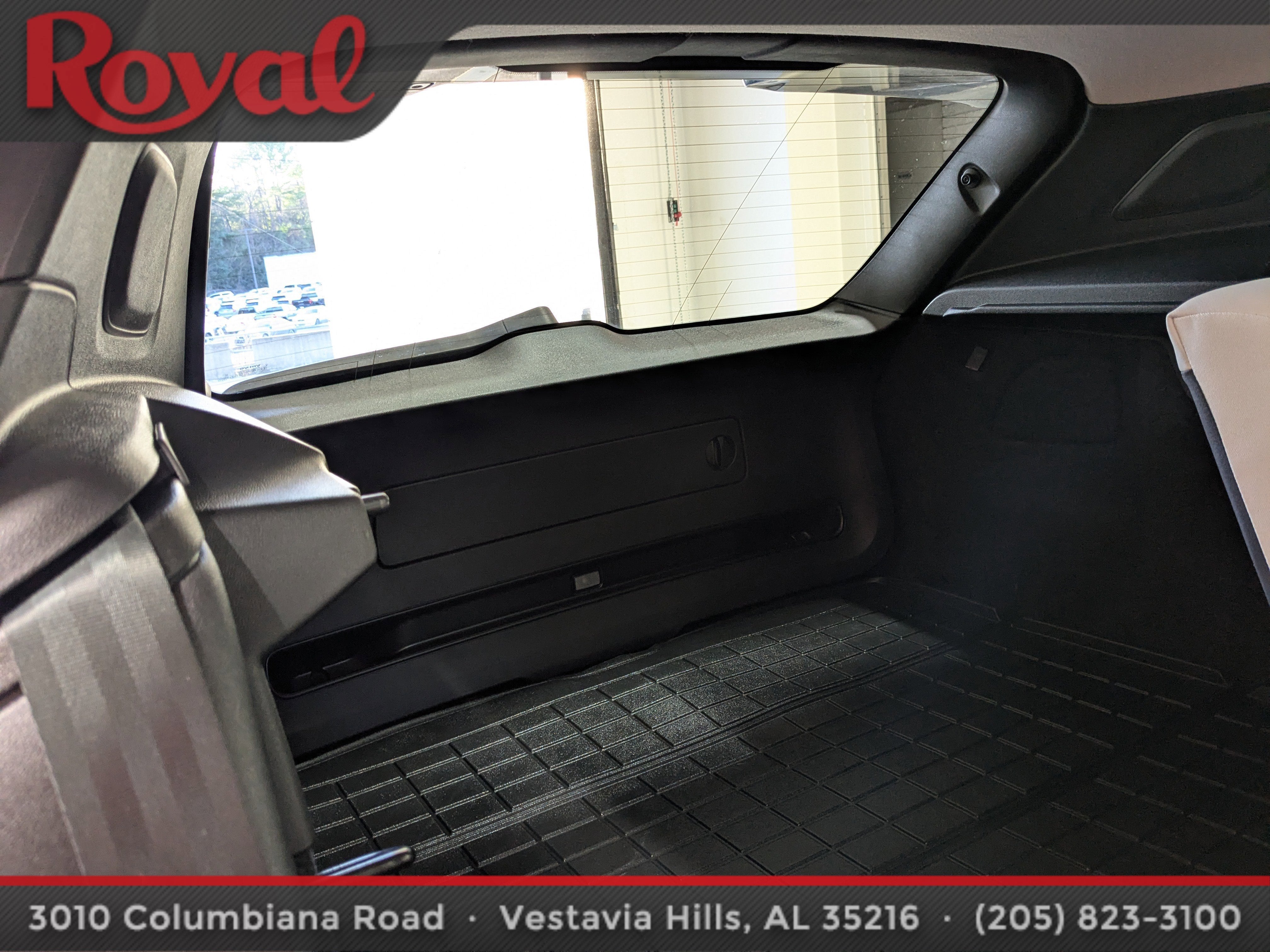 2023 Volvo XC40 Plus Bright Theme