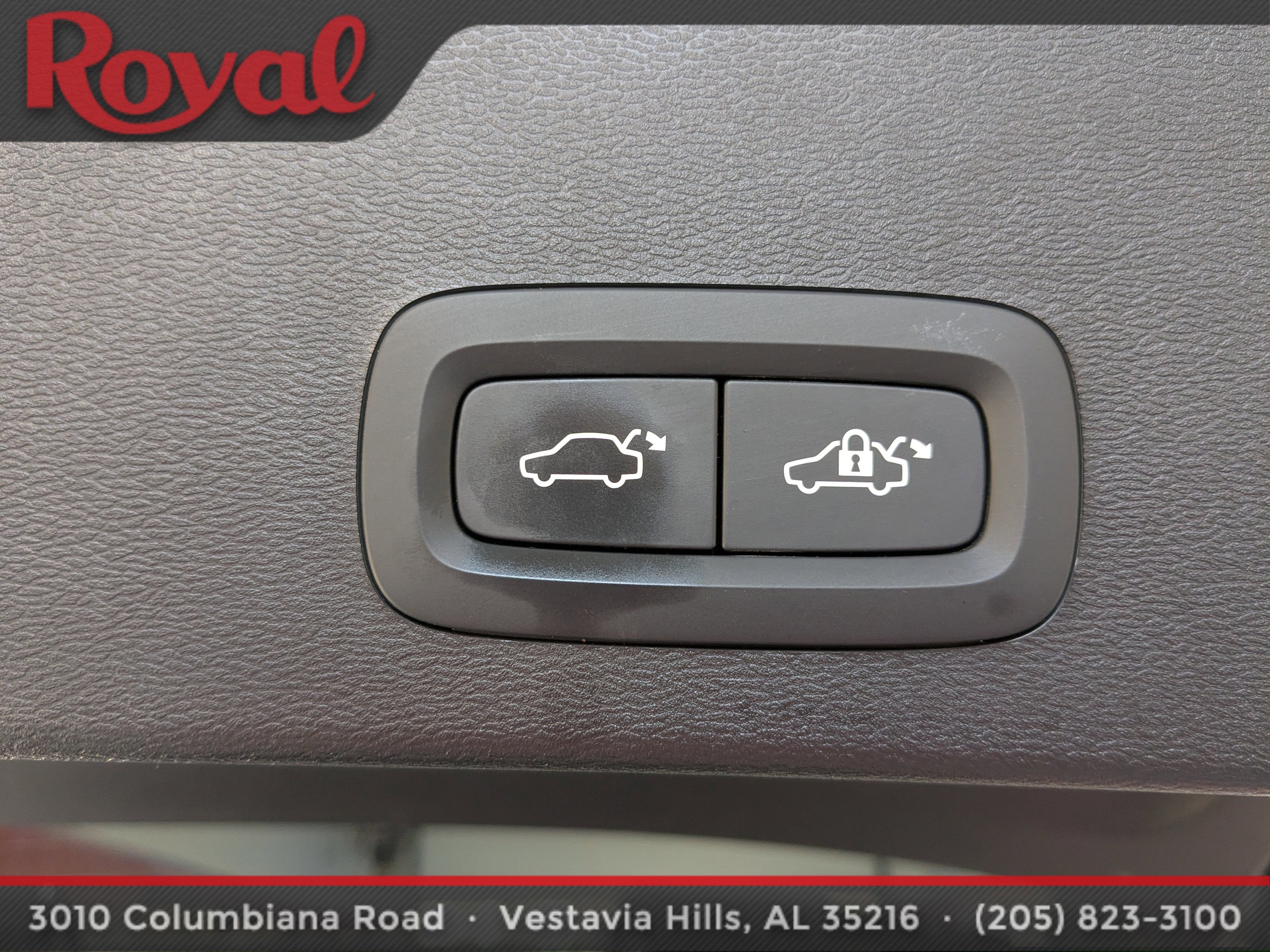 2023 Volvo XC40 Plus Bright Theme