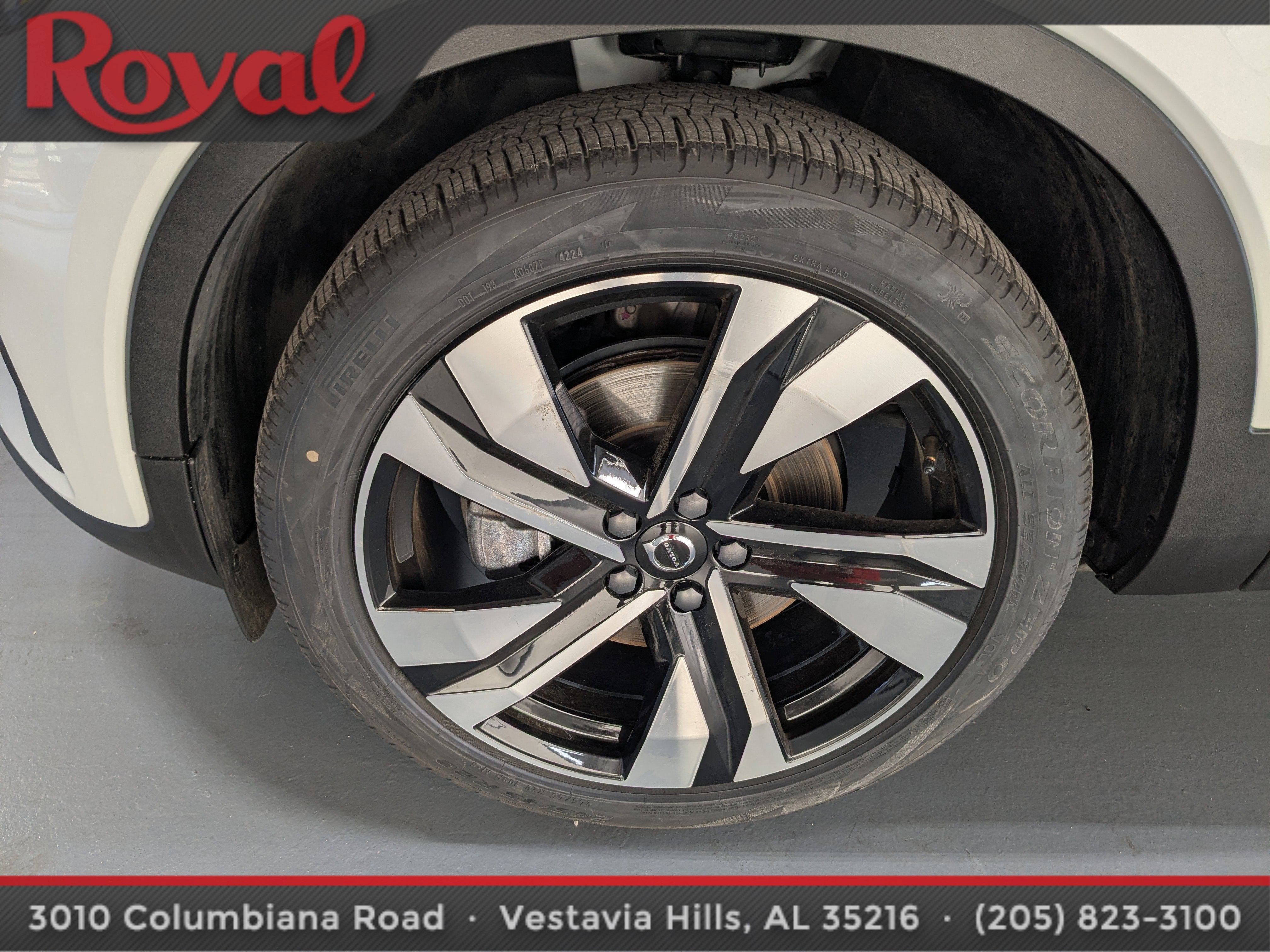 2023 Volvo XC40 Plus Bright Theme