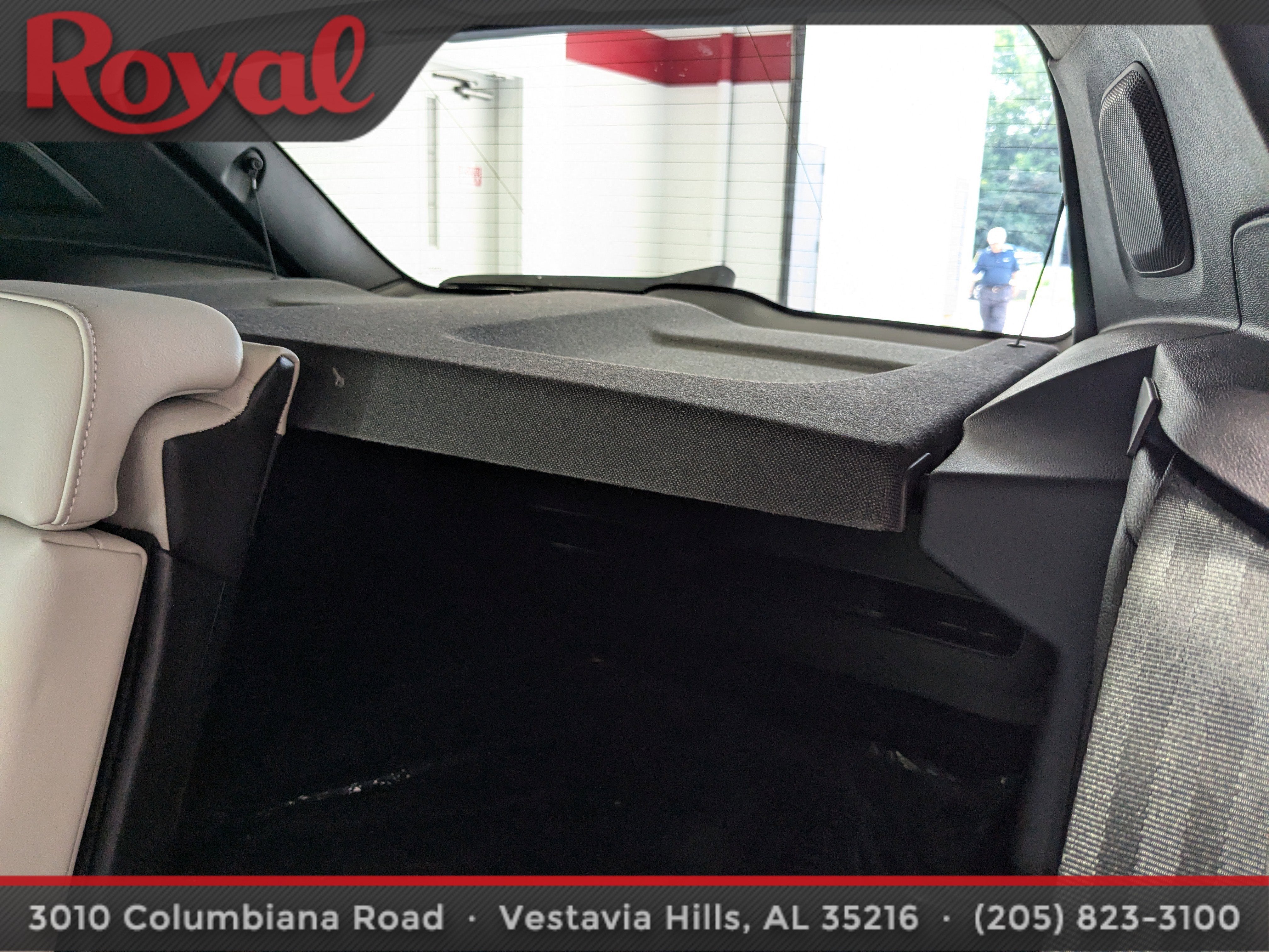 2024 Volvo XC40 Plus Dark Theme