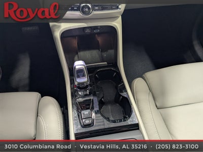 2024 Volvo XC40 Plus Dark Theme