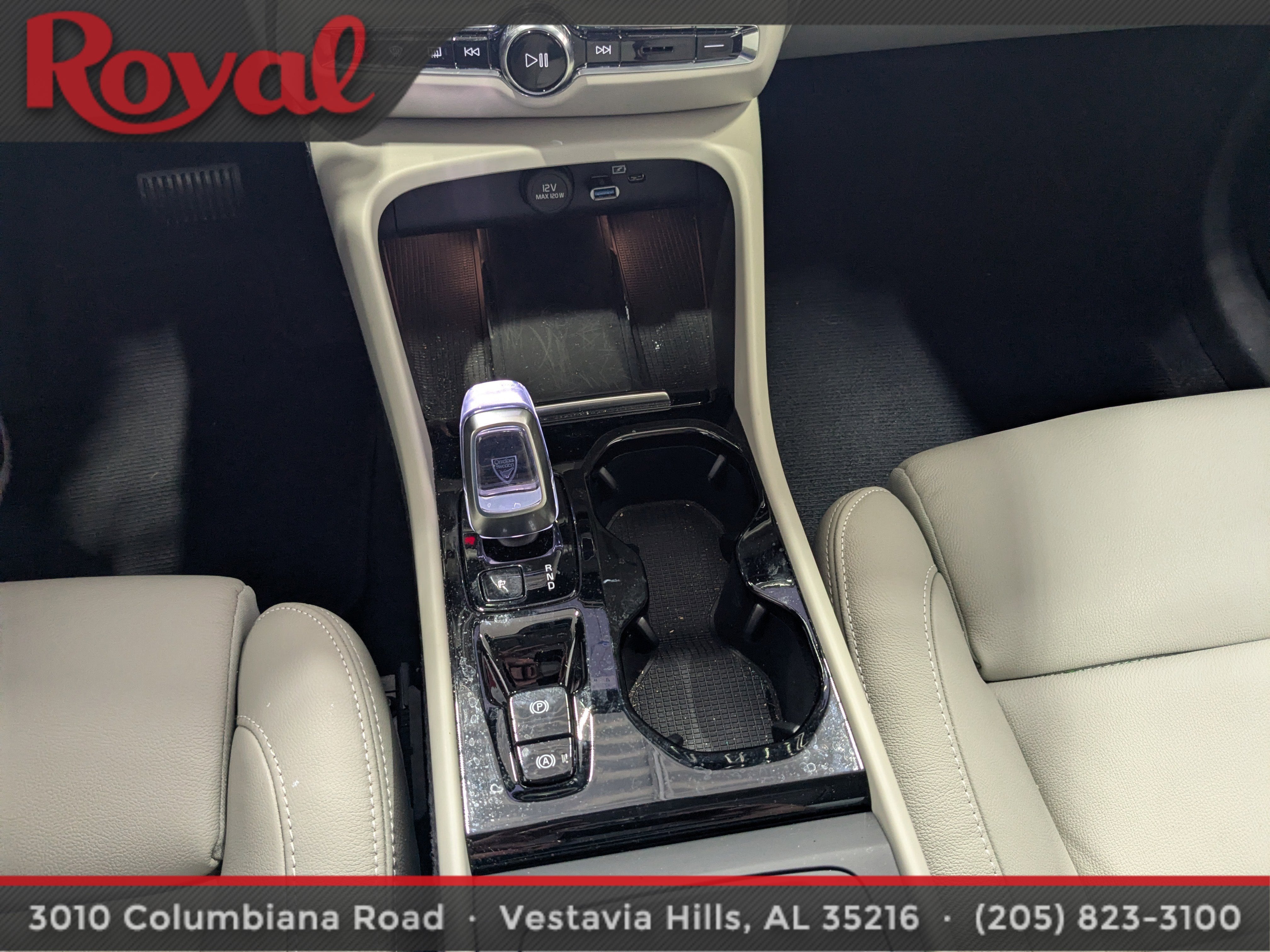 2024 Volvo XC40 Plus Dark Theme