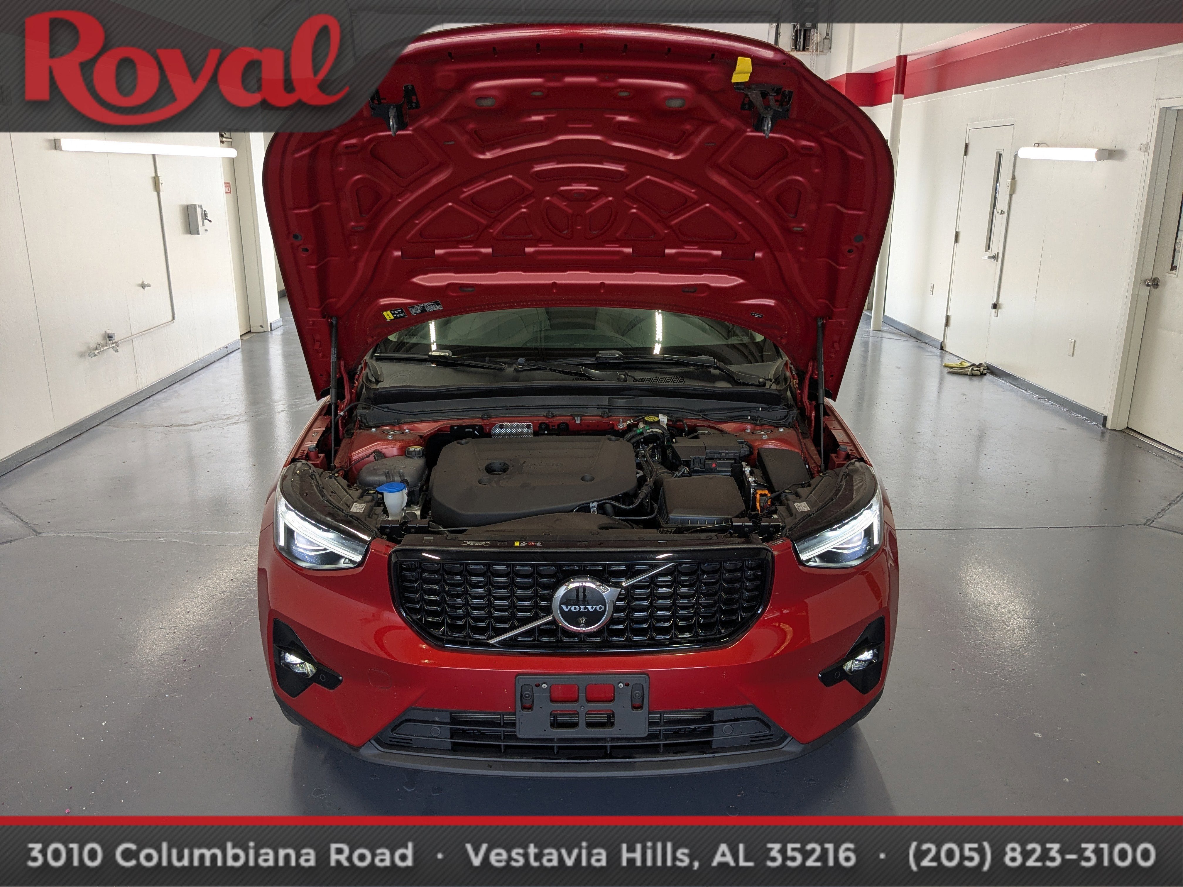 2024 Volvo XC40 Plus Dark Theme