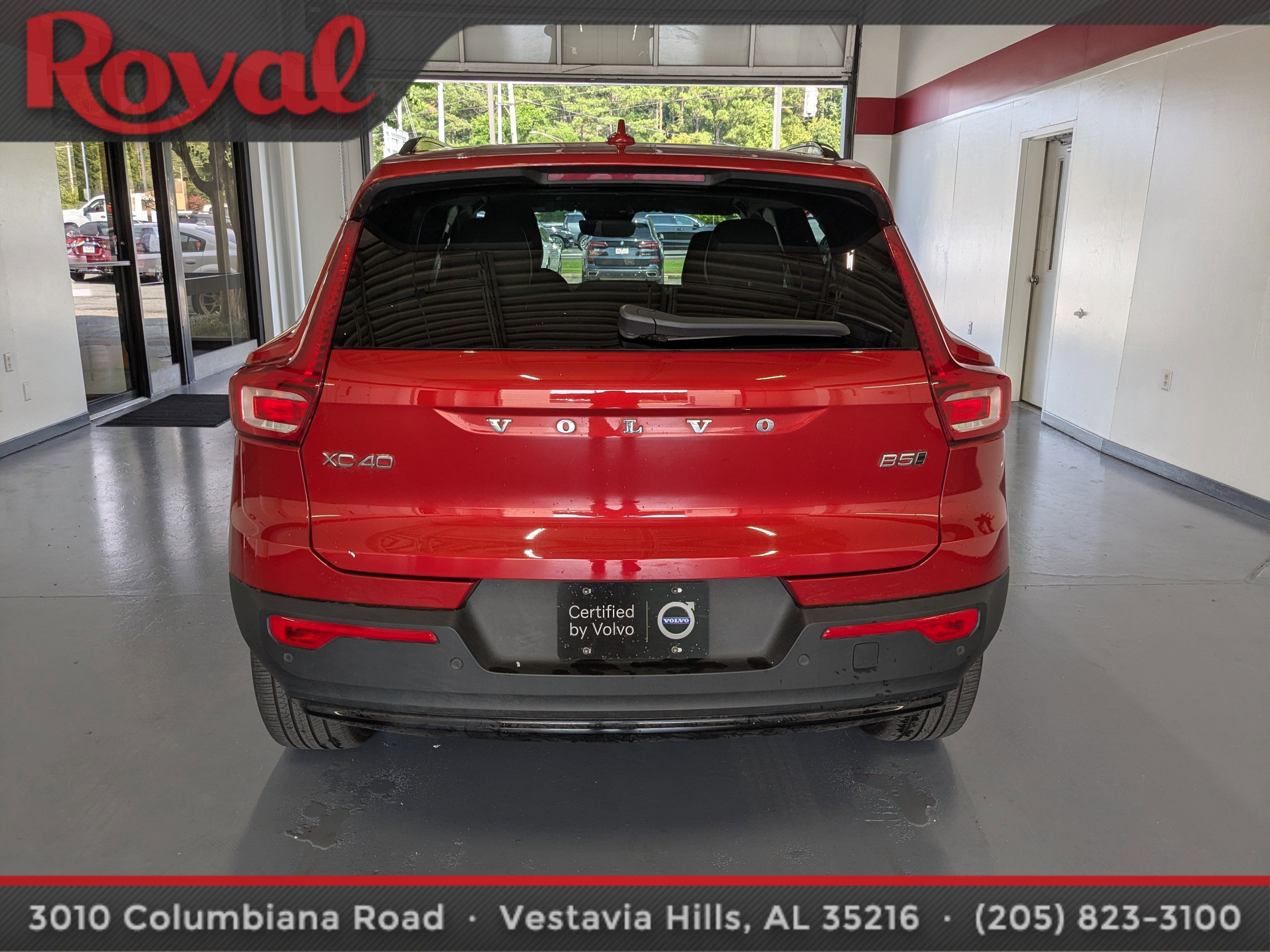 2024 Volvo XC40 Plus Dark Theme